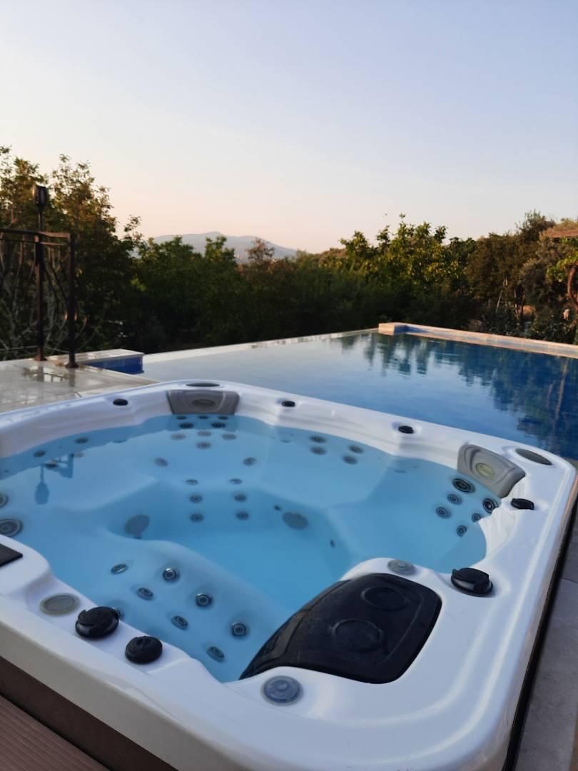 İzmir Selçuk'ta Yeşillikler İçinde, Özel Havuzlu, Jakuzili, Taş Villa-30465