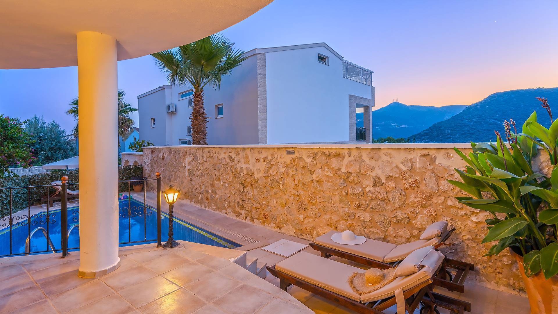 Kaş Kalkan'da Deniz Manzaralı, Özel Havuzlu, Taş Mimarili Villa