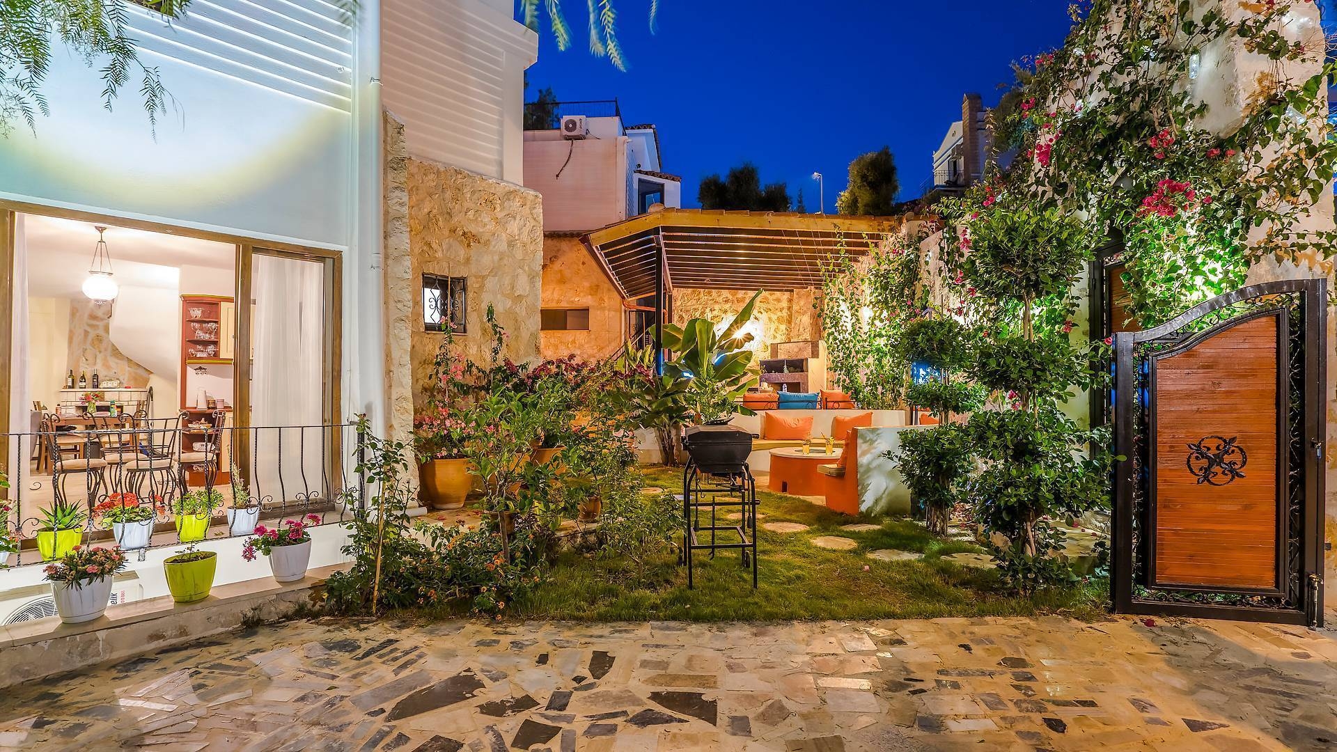 Kaş Kalkan'da Deniz Manzaralı, Özel Havuzlu, Taş Mimarili Villa