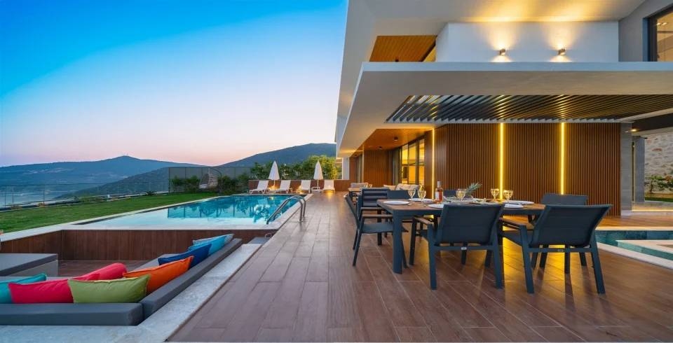 Kaş Kalkan'da Enfes Deniz Manzaralı, Özel Havuzlu, Şık Tasarımlı Villa