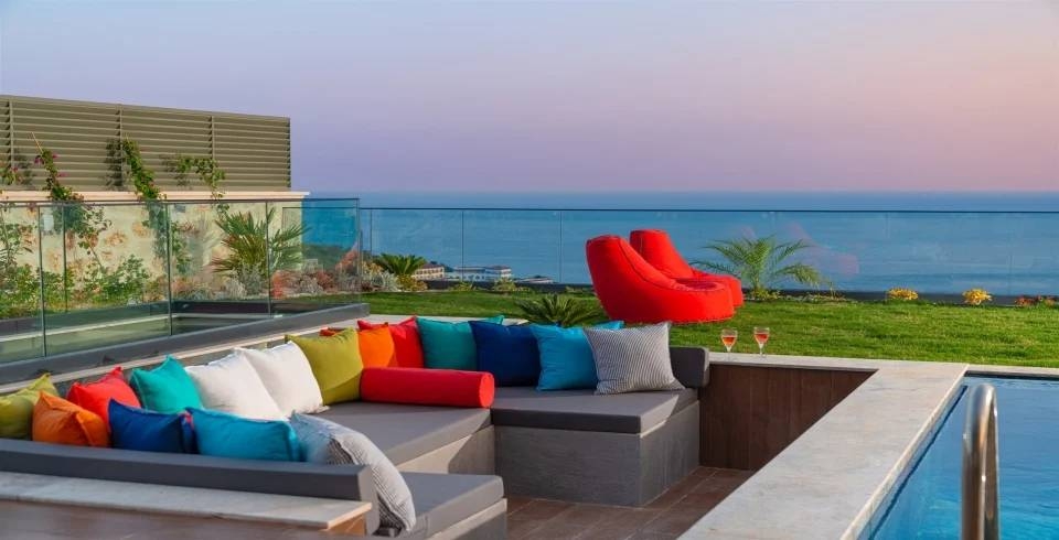 Kaş Kalkan'da Enfes Deniz Manzaralı, Özel Havuzlu, Şık Tasarımlı Villa