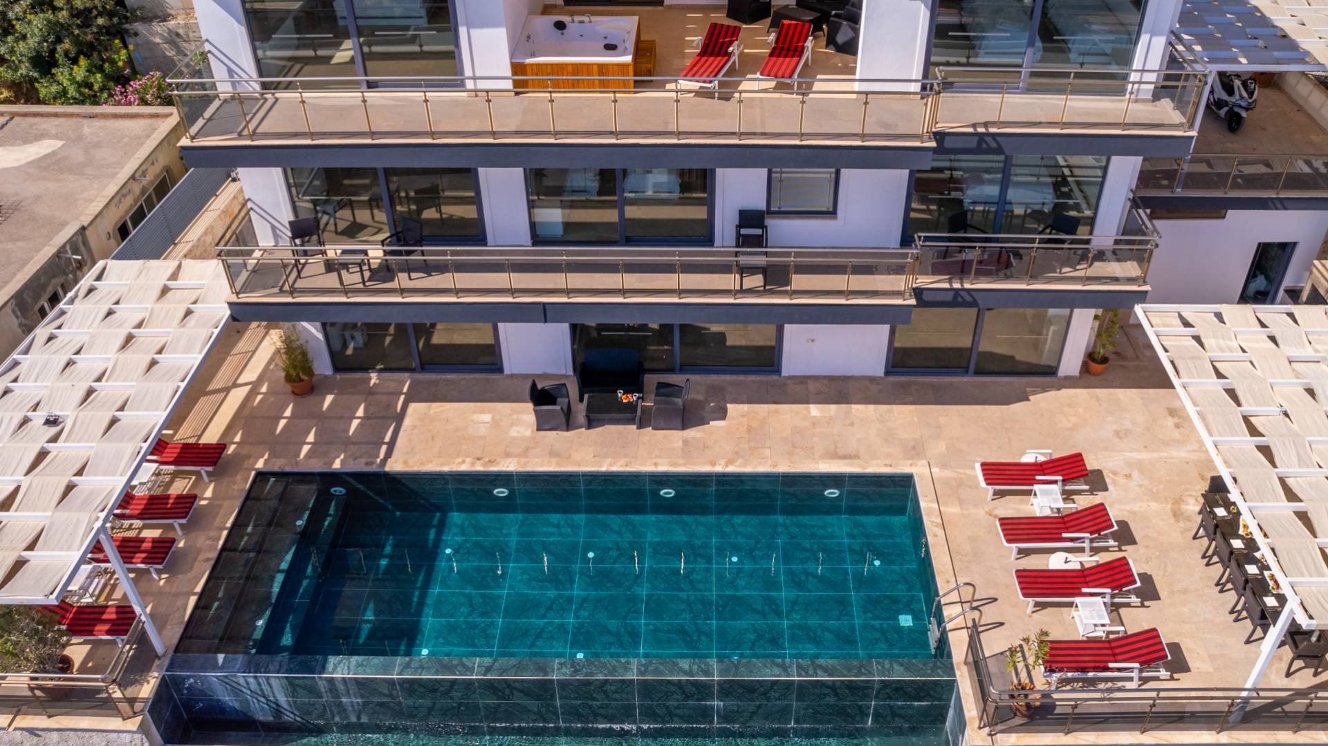 Kaş İslamlar'da Muhteşem Manzaralı, Özel Havuzlu, Lüks Villa
