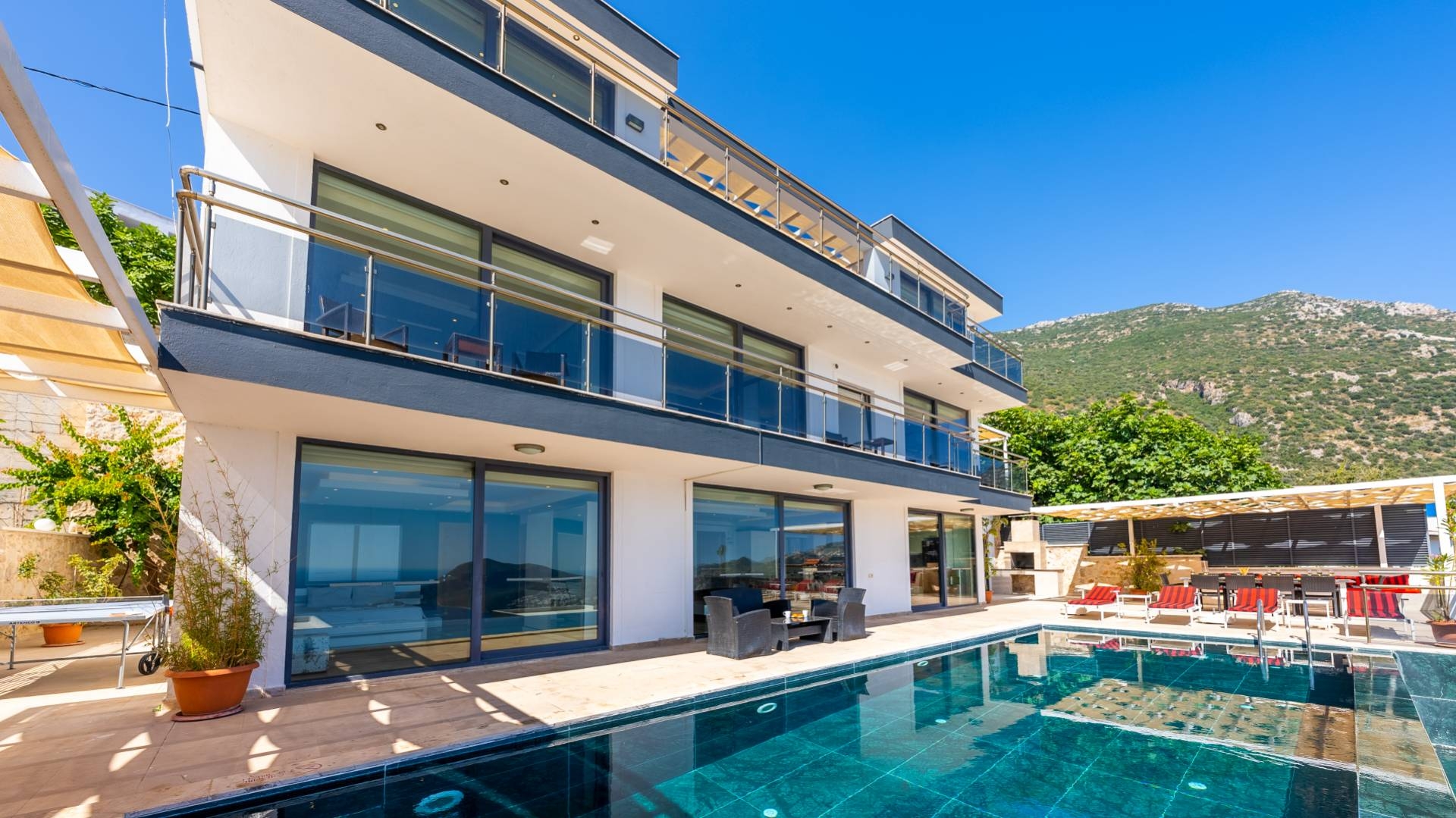 Kaş İslamlar'da Muhteşem Manzaralı, Özel Havuzlu, Lüks Villa
