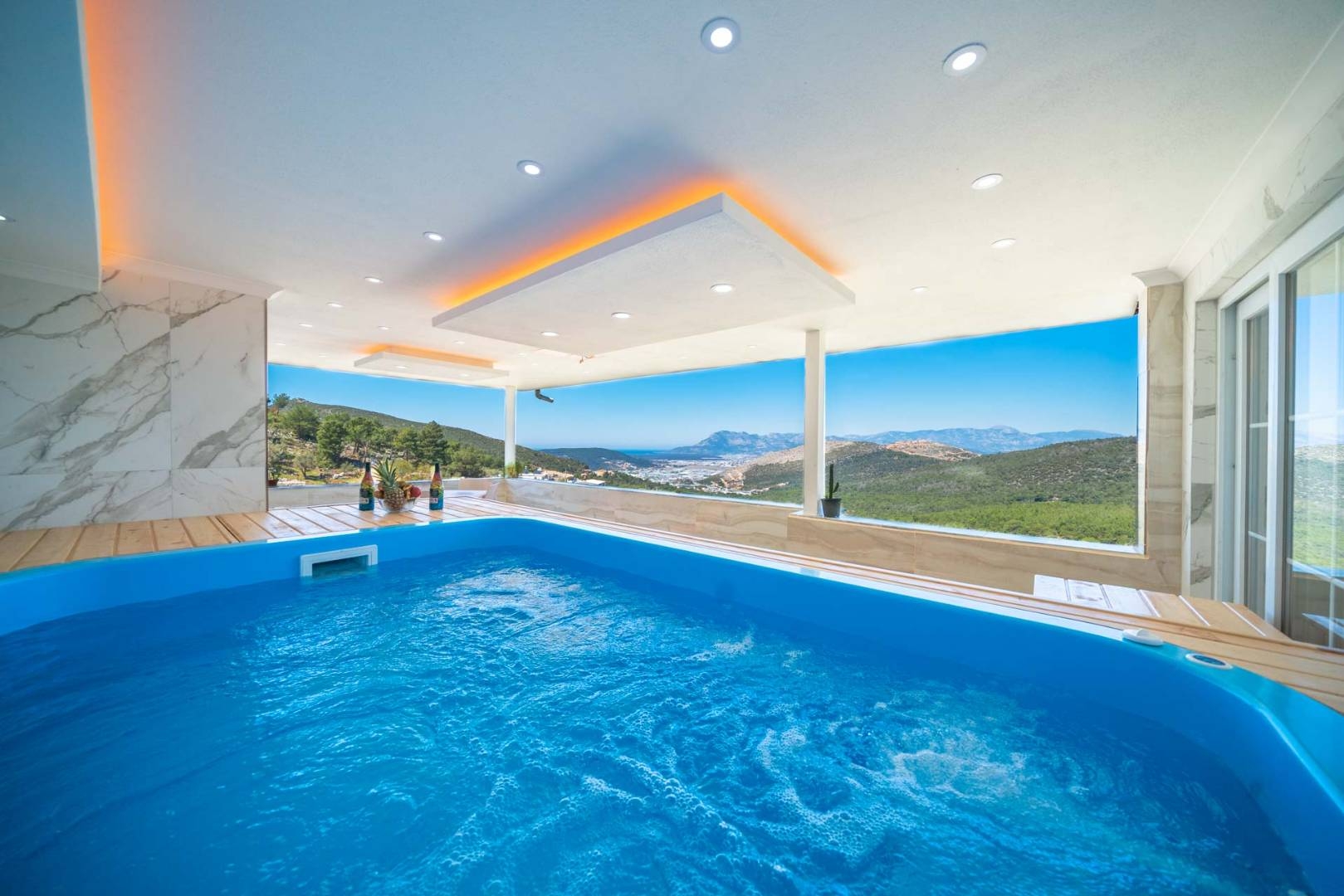 Kaş İslamlar'da Doğa Manzaralı, Serinleme Havuzlu, Şık Villa
