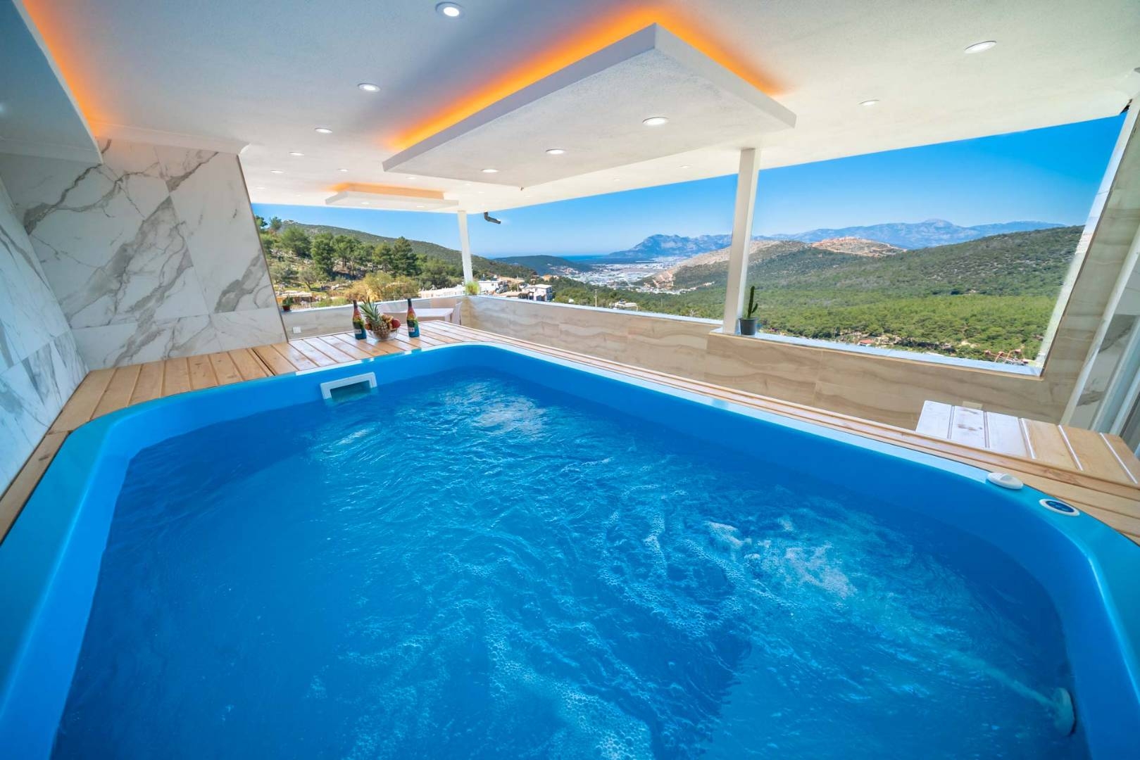 Kaş İslamlar'da Doğa Manzaralı, Serinleme Havuzlu, Şık Villa