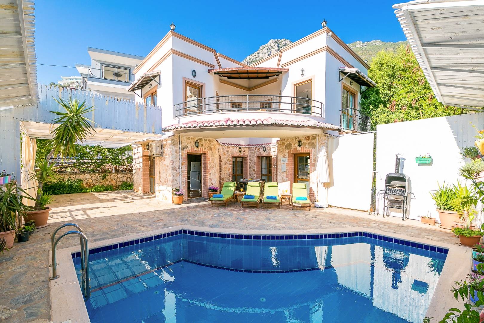 Kaş Kalkan'da Çekirdek Ailelere Uygun, Özel Havuzlu, 2+1 Villa
