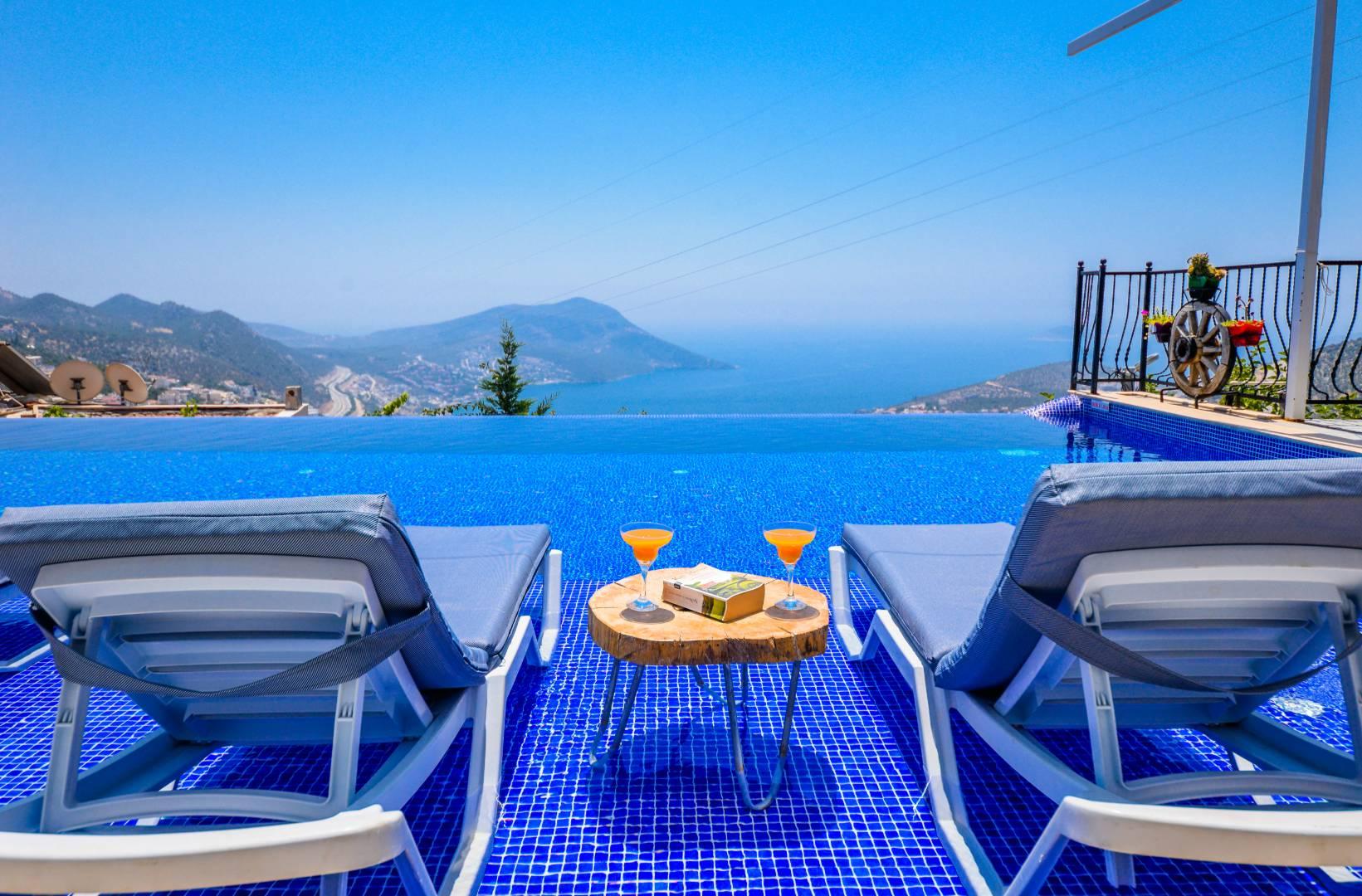 Kalkan Akbel'de Enfes Deniz Manzaralı, Sonsuzluk Havuzlu, 5+1 Villa-42048