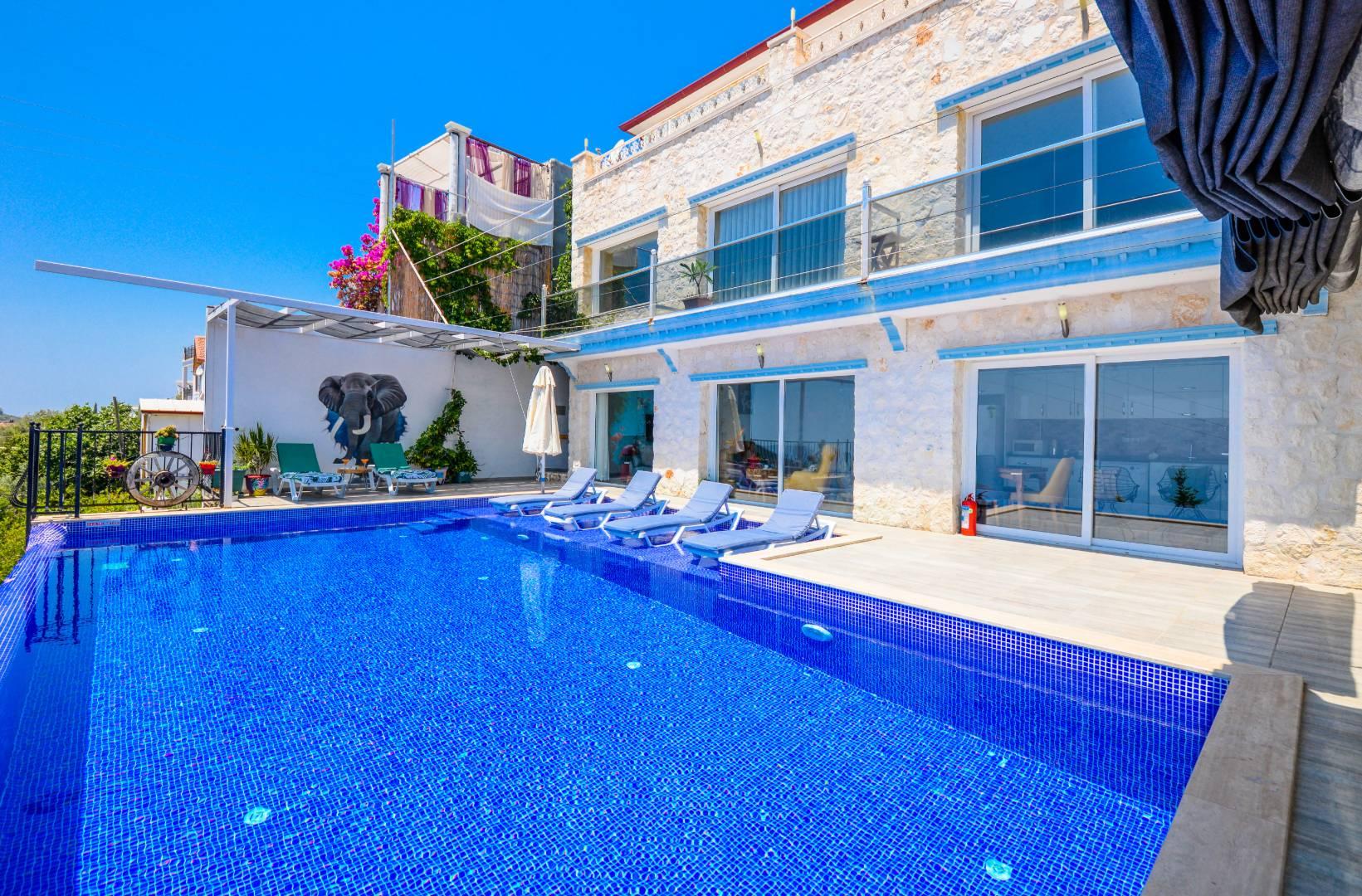 Kalkan Akbel'de Enfes Deniz Manzaralı, Sonsuzluk Havuzlu, 5+1 Villa-42048