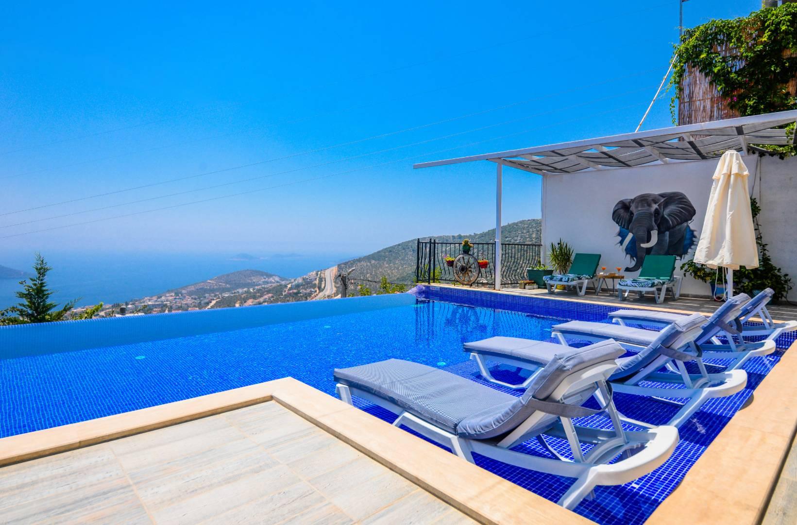 Kalkan Akbel'de Enfes Deniz Manzaralı, Sonsuzluk Havuzlu, 5+1 Villa-42048