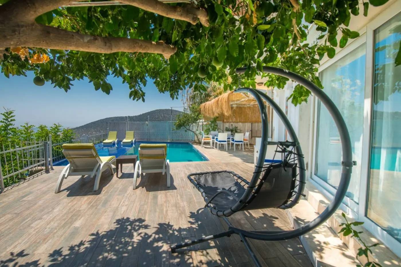 Kalkan Akbel'de Göz Alıcı Deniz Manzaralı, Özel Havuzlu, Şık Villa