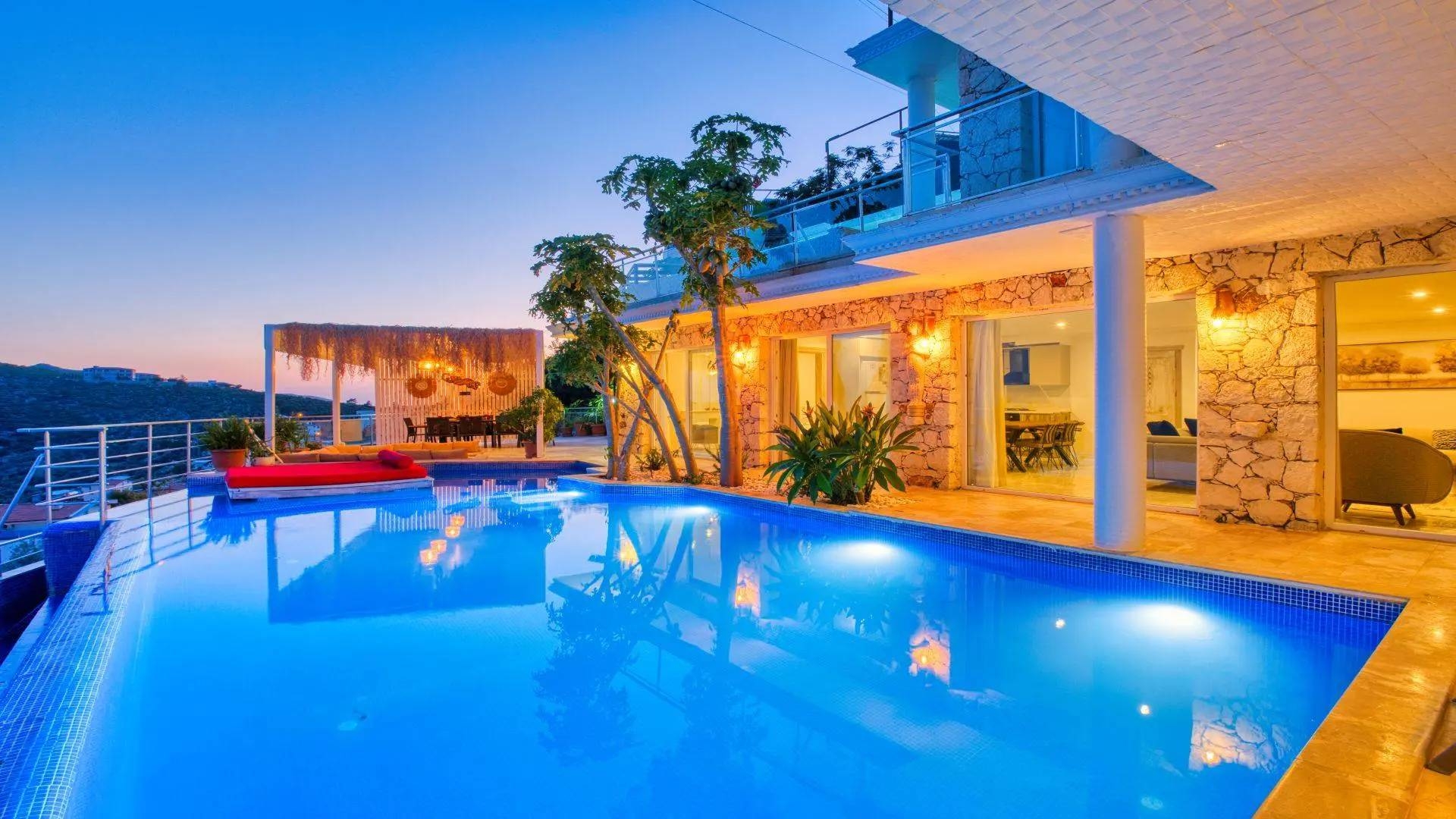 Kalkan Akbel'de Göz Alıcı Manzaralı, Özel Havuzlu, Modern Villa