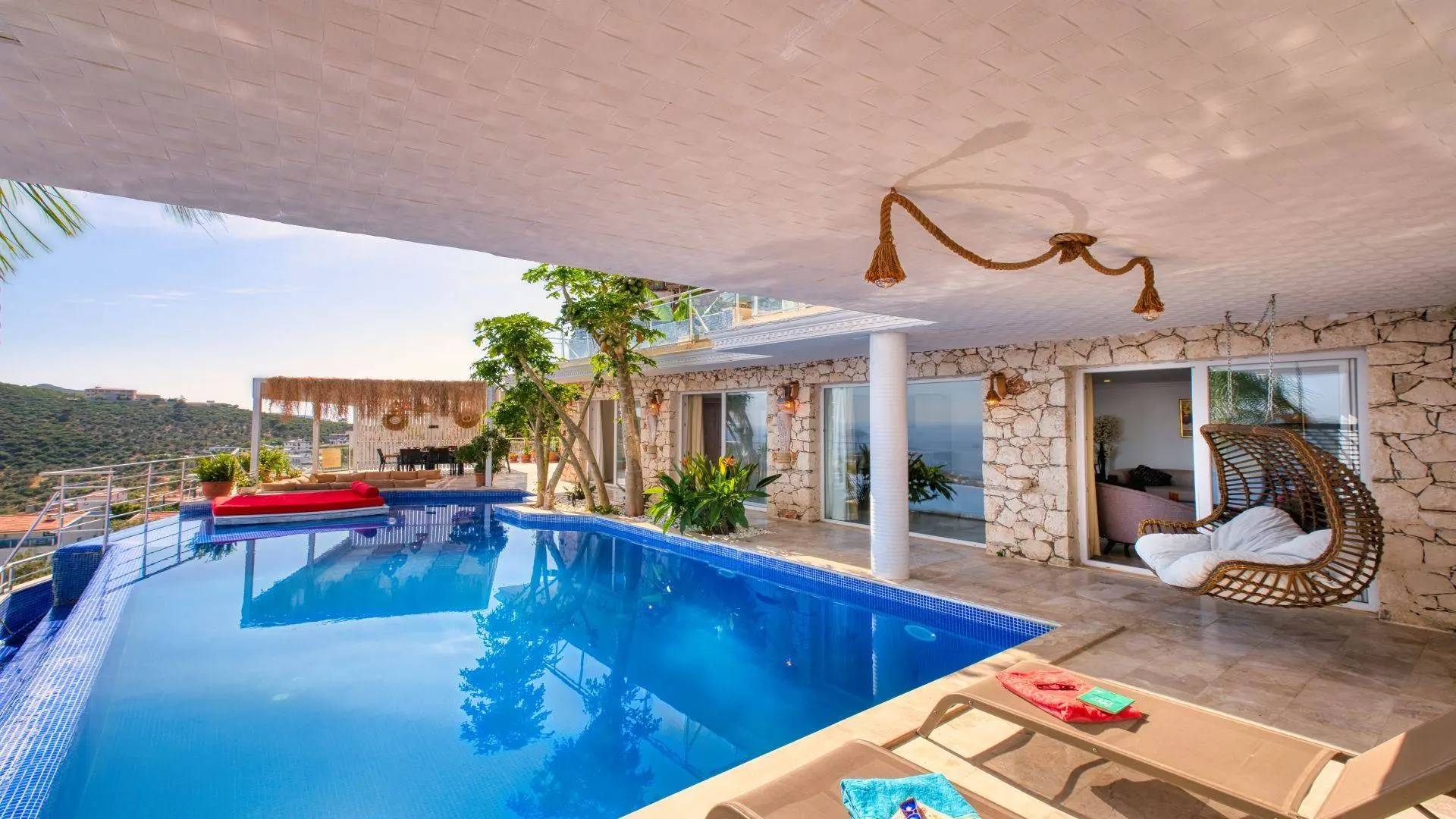 Kalkan Akbel'de Göz Alıcı Manzaralı, Özel Havuzlu, Modern Villa