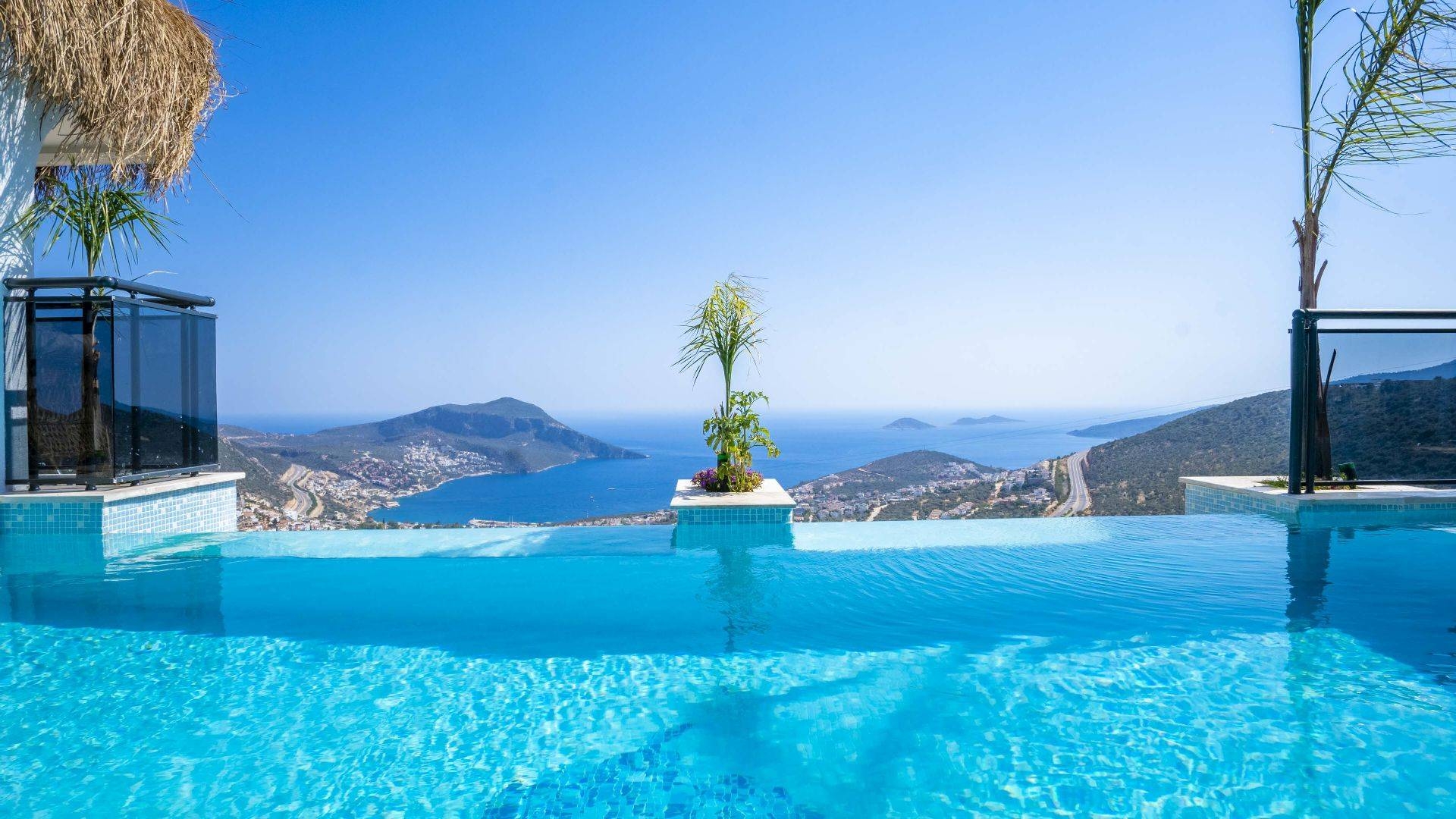 Kaş İslamlar'da Deniz Manzaralı, Sonsuzluk Havuzlu, 4 Kişilik Villa