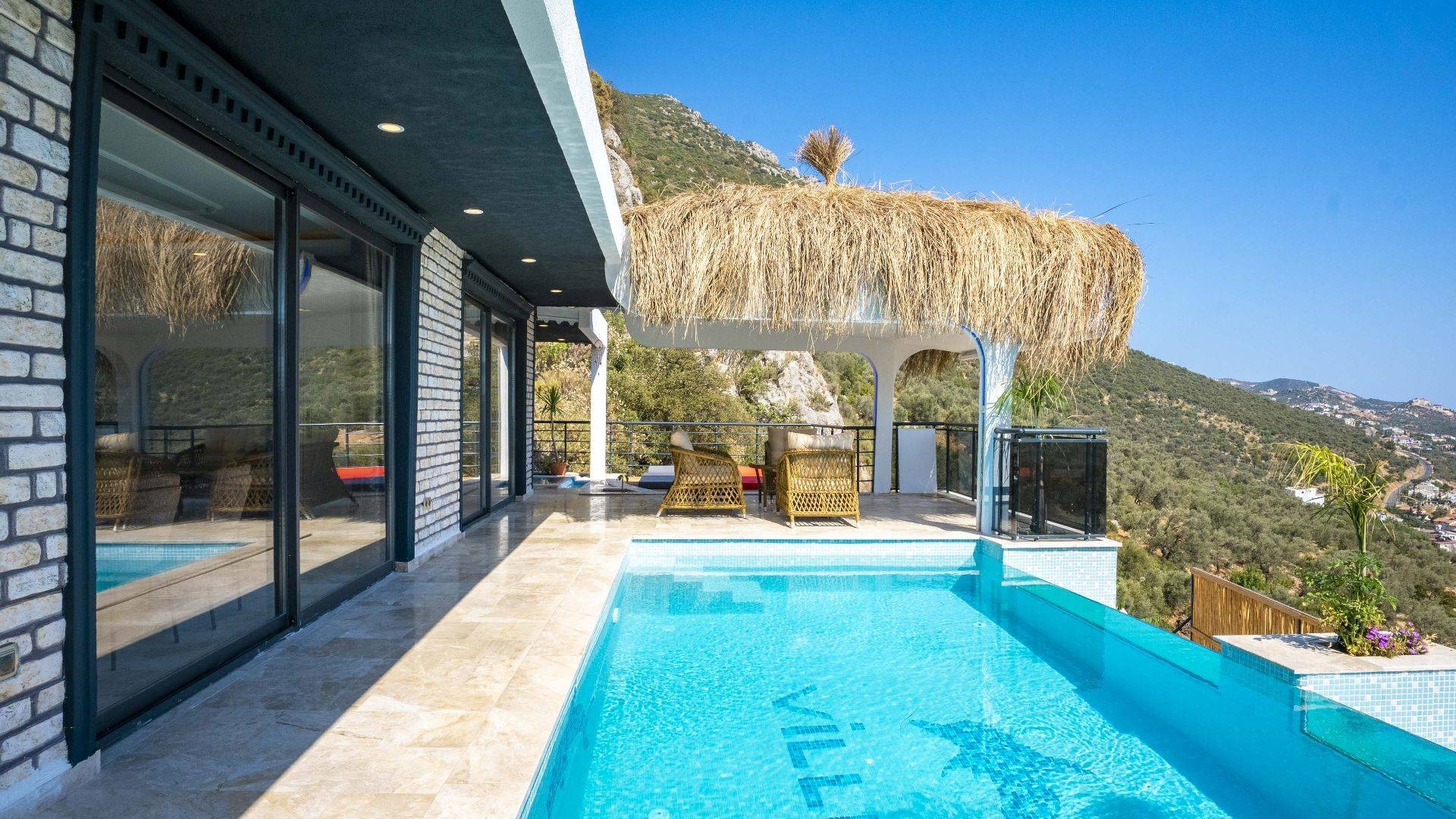Kaş İslamlar'da Deniz Manzaralı, Sonsuzluk Havuzlu, 4 Kişilik Villa
