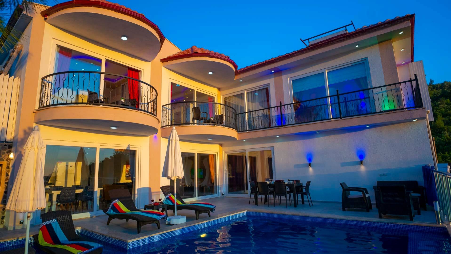 Kalkan Akbel'de Merkeze Yakın Konumda, Özel Havuzlu, 2+1 Villa