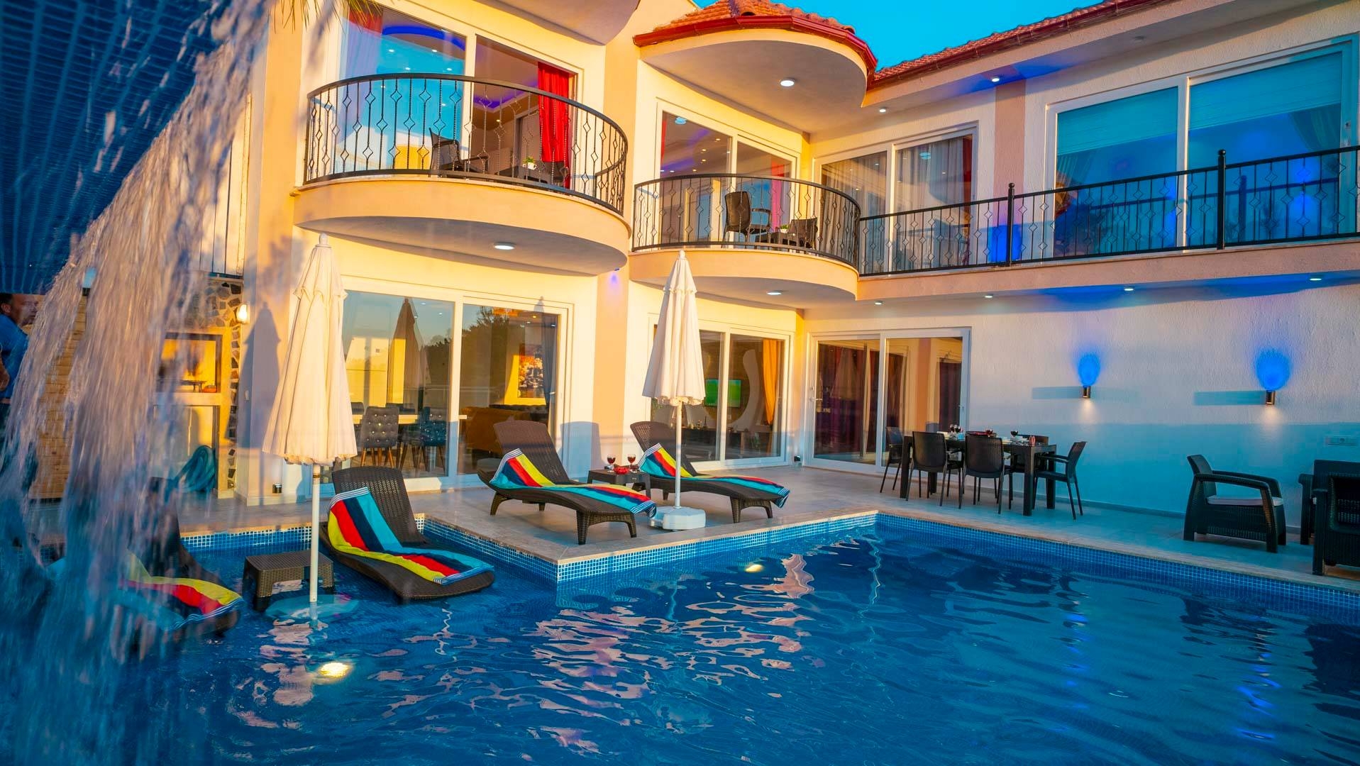 Kalkan Akbel'de Merkeze Yakın Konumda, Özel Havuzlu, 2+1 Villa