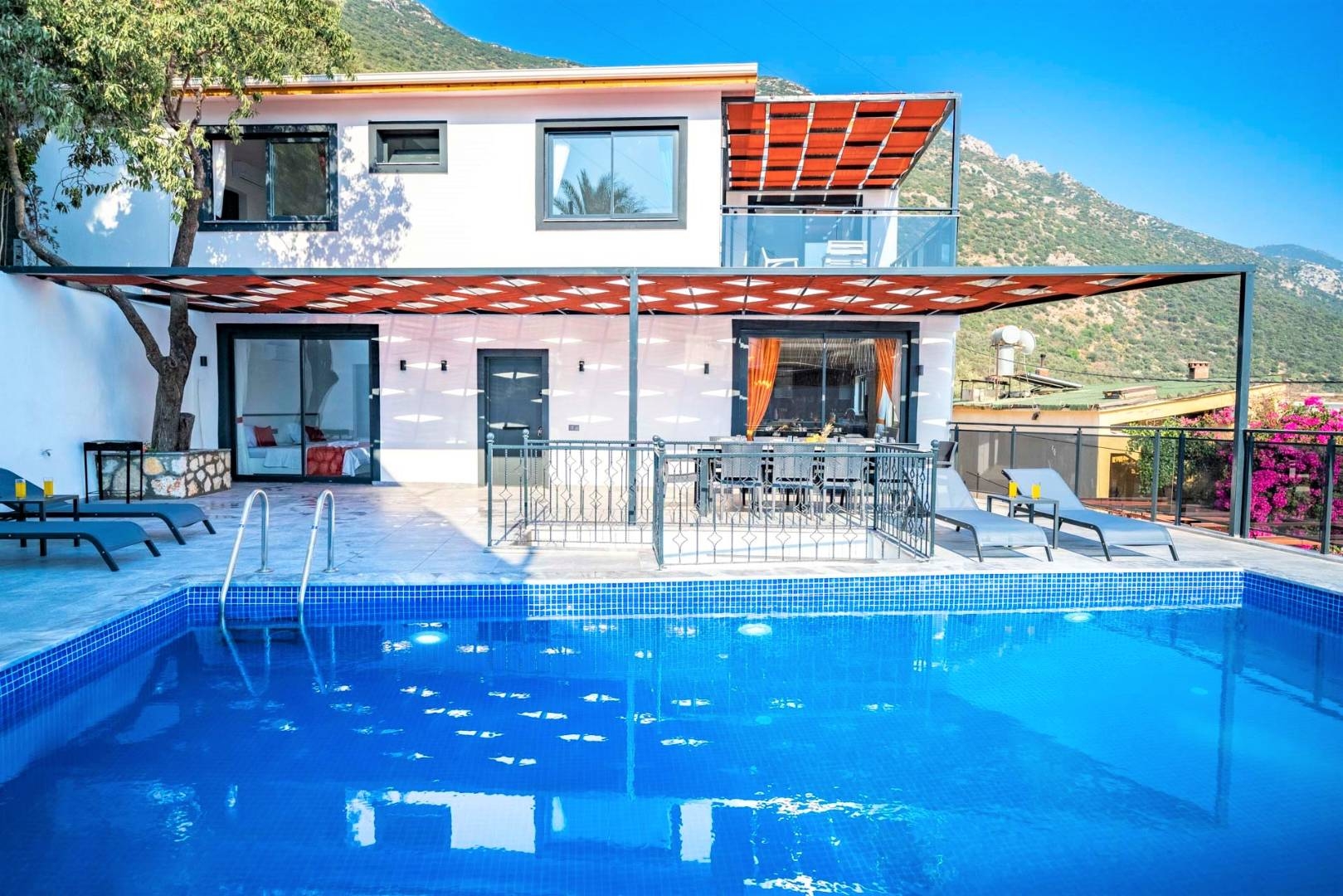 Kalkan Akbel'de Merkeze Yakın, Özel Havuzlu, Deniz Manzaralı Villa