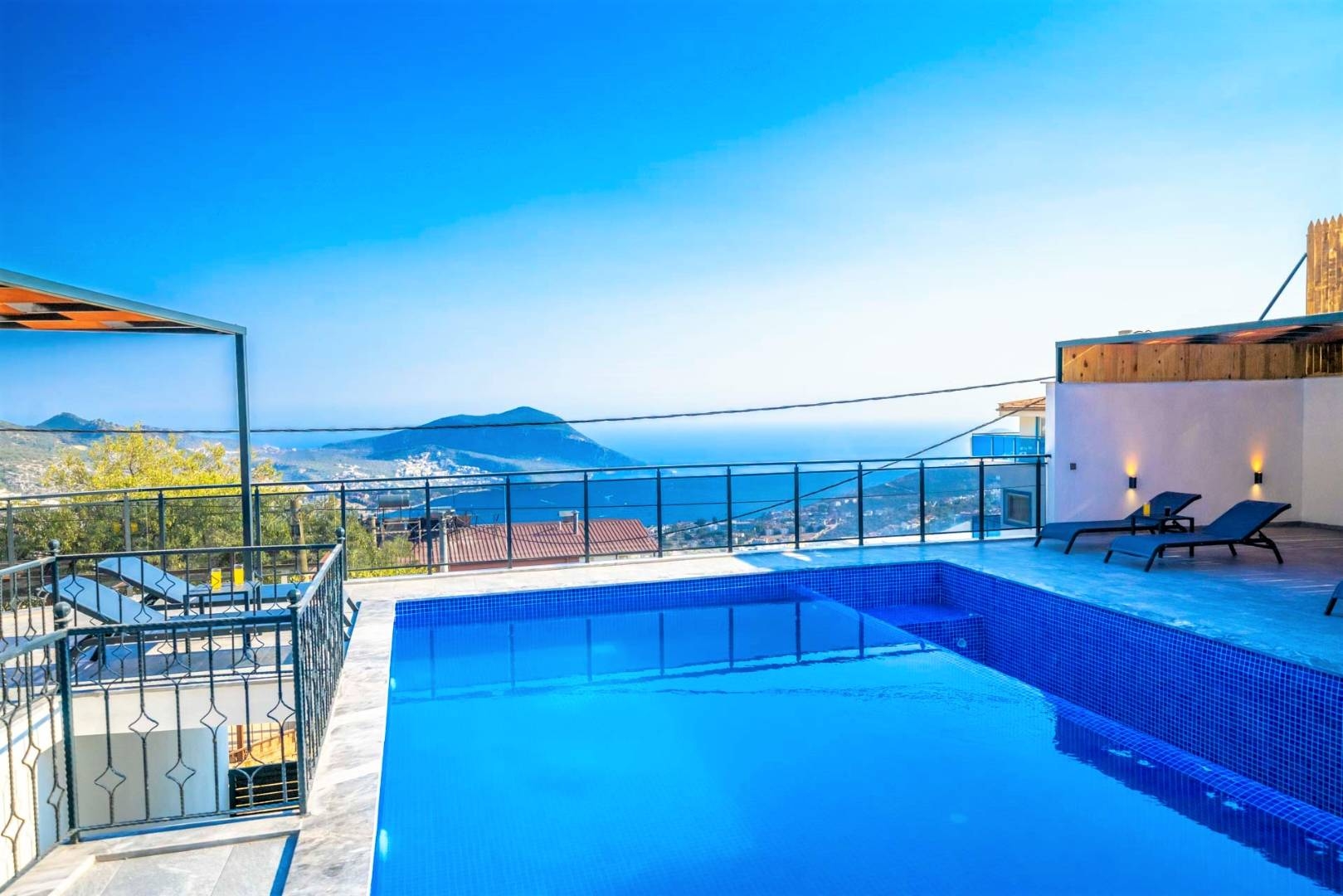 Kalkan Akbel'de Merkeze Yakın, Özel Havuzlu, Deniz Manzaralı Villa