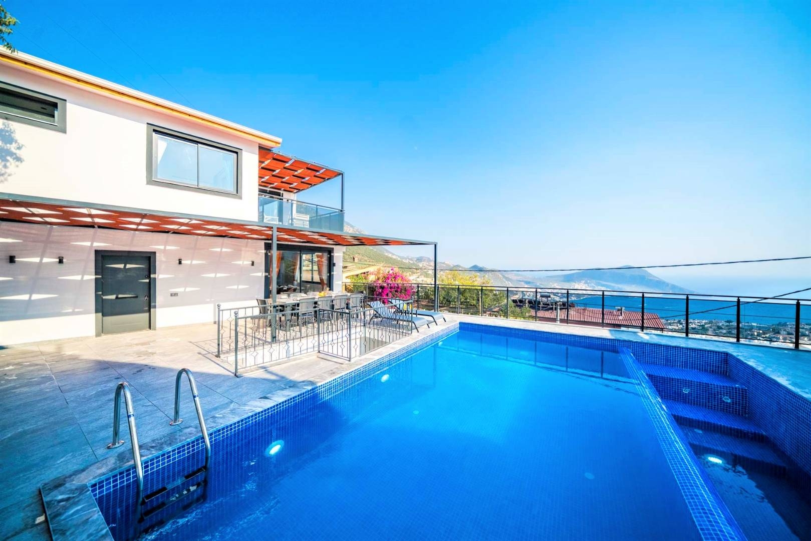 Kalkan Akbel'de Merkeze Yakın, Özel Havuzlu, Deniz Manzaralı Villa