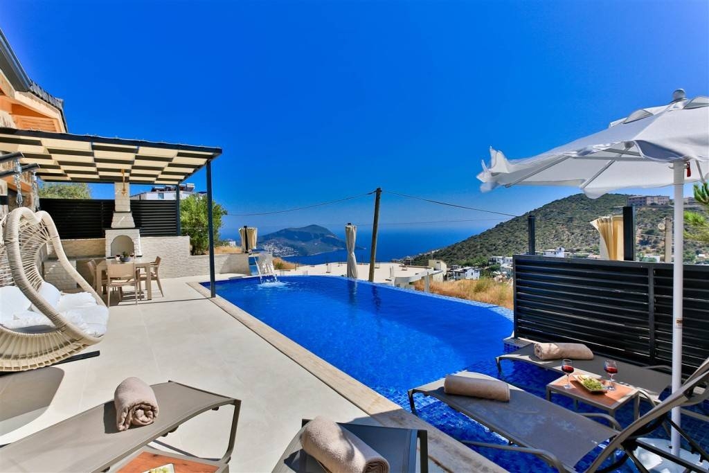 Kaş İslamlar'da Benzersiz Deniz Manzaralı, Özel Havuzlu, Şık Villa