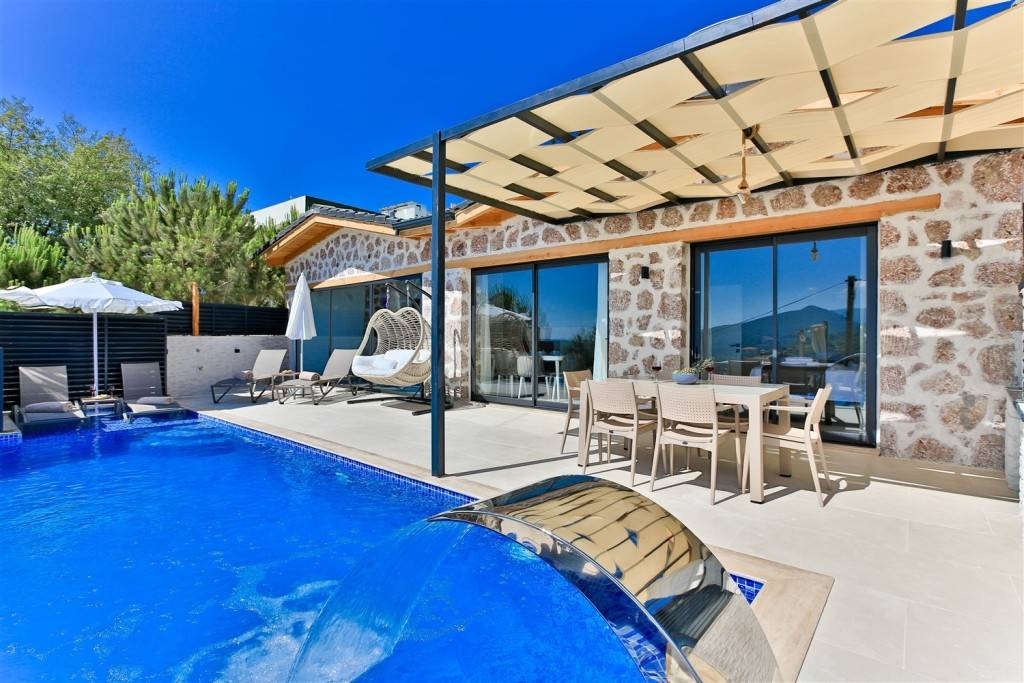 Kaş İslamlar'da Benzersiz Deniz Manzaralı, Özel Havuzlu, Şık Villa