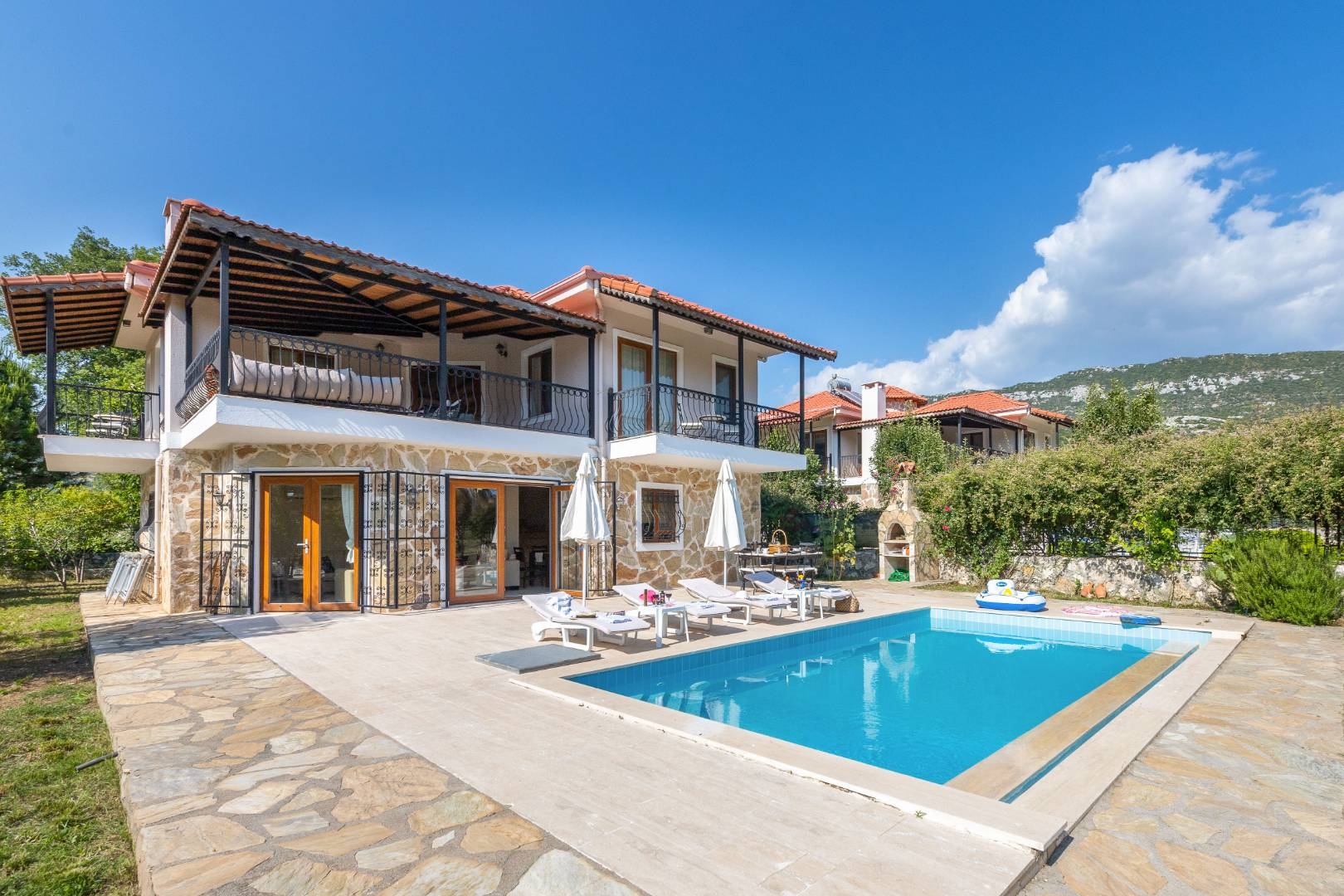 Kaş Bezirgan'da Doğa Manzaralı, Özel Havuzlu, Modern Villa