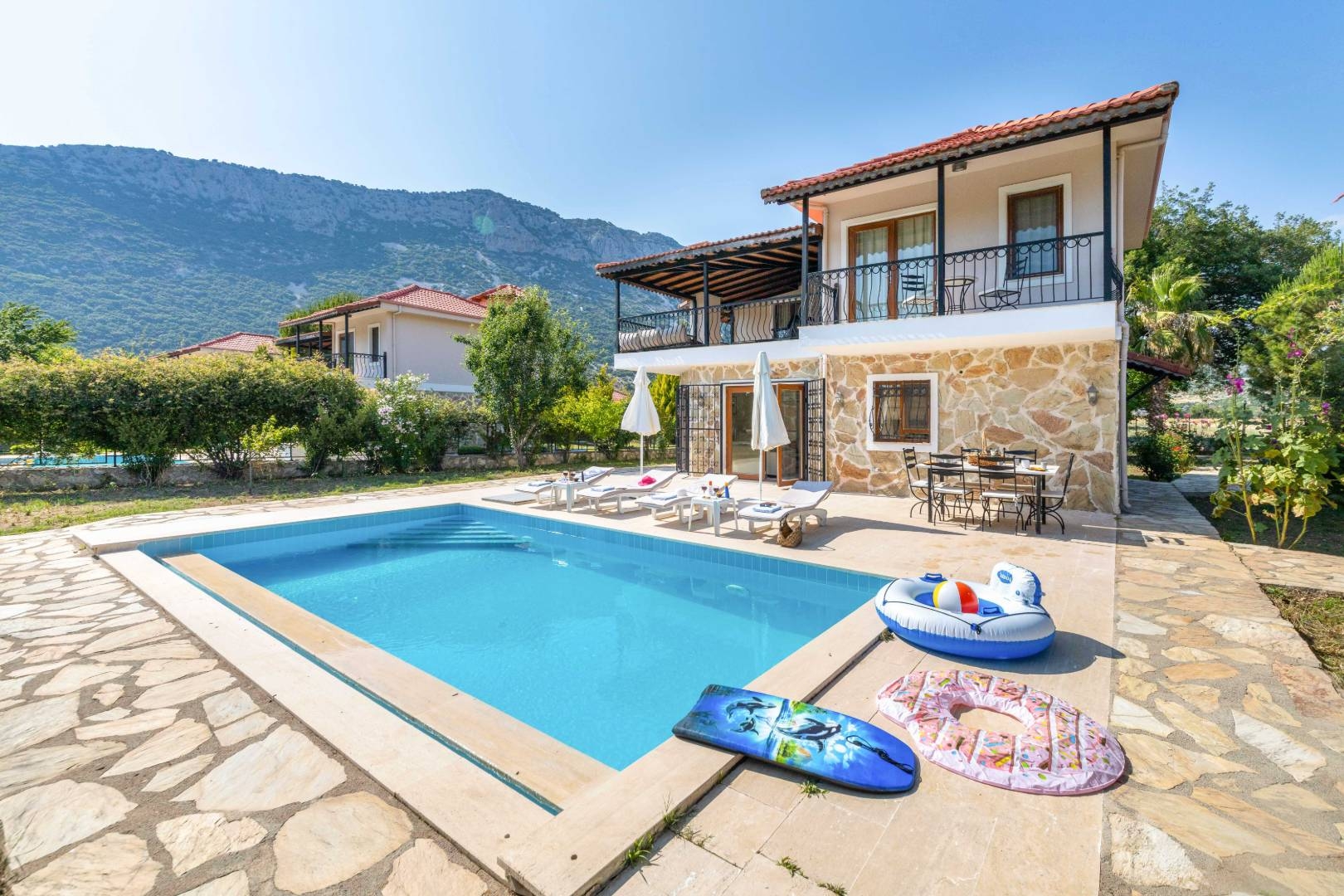 Kaş Bezirgan'da Doğa Manzaralı, Özel Havuzlu, Modern Villa
