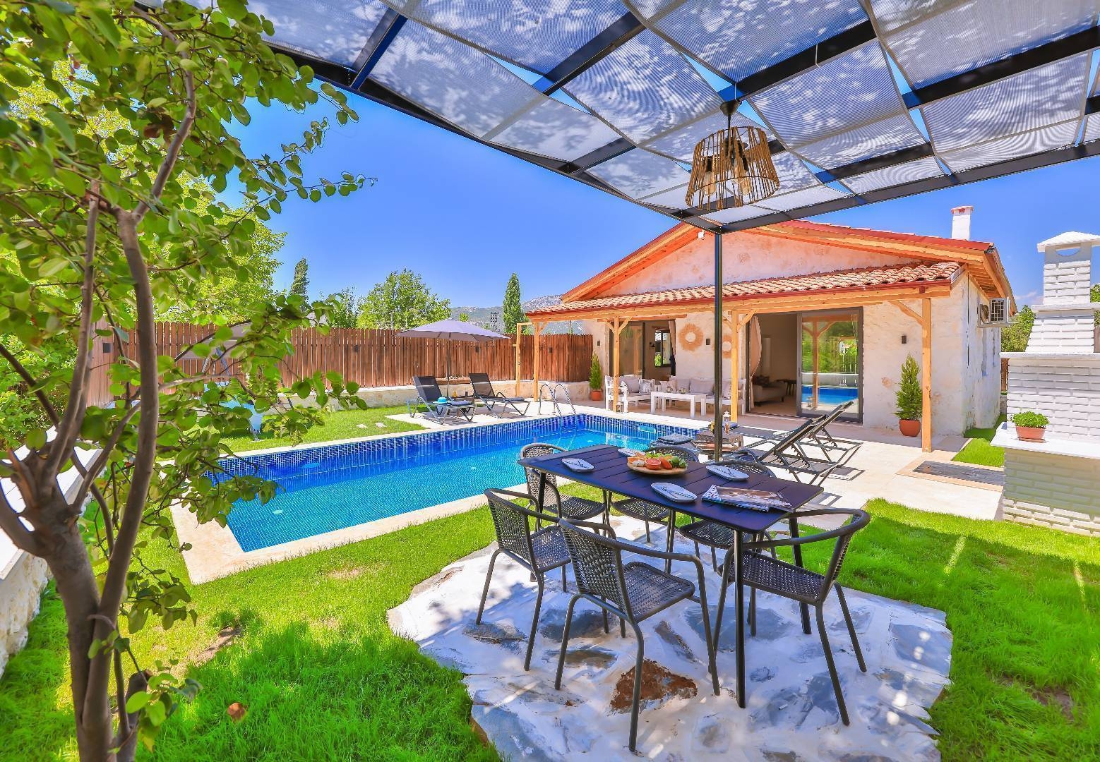 Kaş Bezirgan'da Çekirdek Ailelere Uygun, Özel Havuzlu, Modern Villa