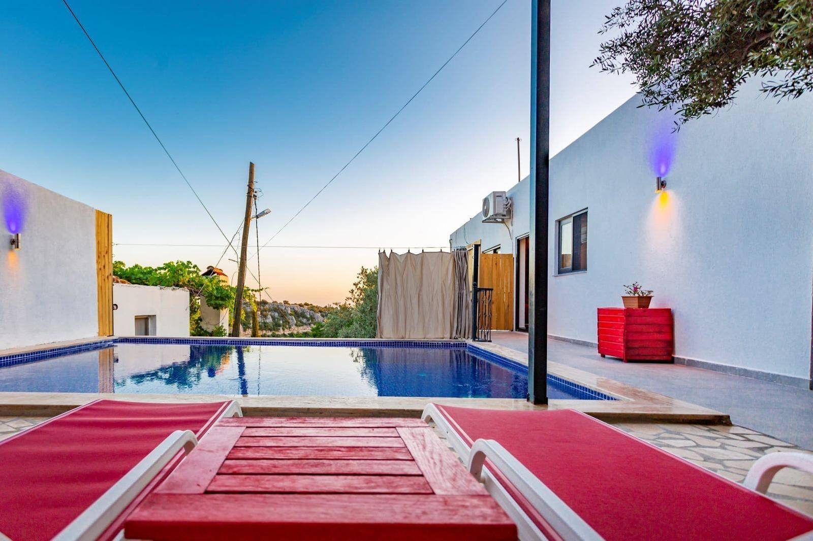 Kalkan Bezirgan'da Deniz Manzaralı, Özel Havuzlu, Balayı Villası