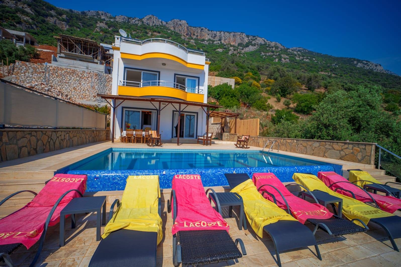 Kaş Bezirgan'da Harika Deniz Manzaralı, Özel Havuzlu, Jakuzili Villa