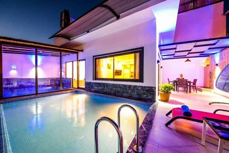 Kaş Bezirgan'da Merkezi Konumda, Özel Havuzlu, Balayı Villası