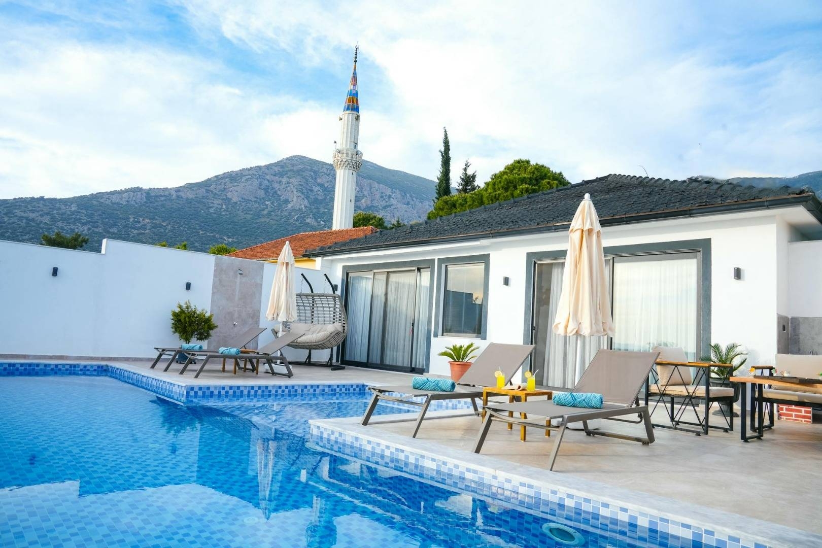 Kaş Çayköy'de Doğa Manzaralı, Özel Havuzlu, Jakuzili Kiralık Villa