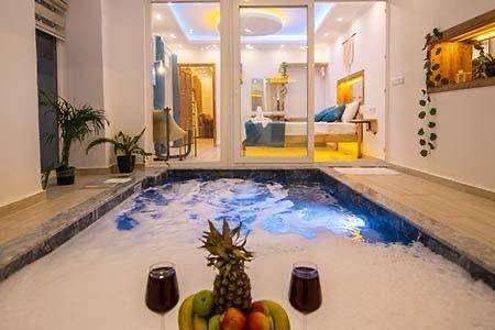 Kaş İslamlar'da Sakin Konumda, Isıtmalı Havuzlu, Balayı Villası-43184