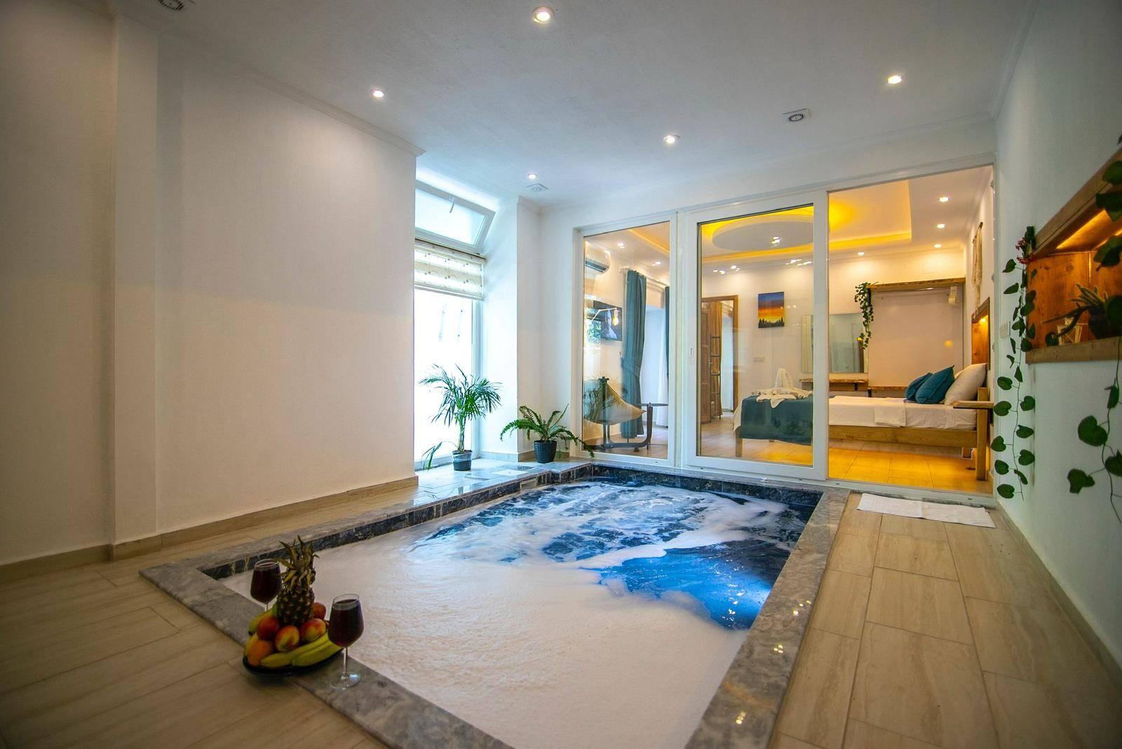 Kaş İslamlar'da Sakin Konumda, Isıtmalı Havuzlu, Balayı Villası-43184