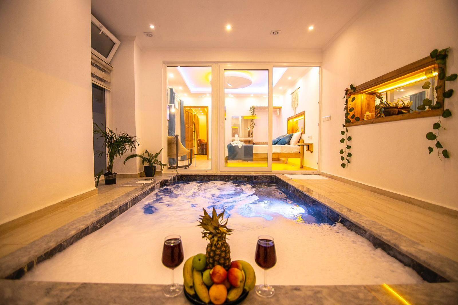 Kaş İslamlar'da Sakin Konumda, Isıtmalı Havuzlu, Balayı Villası-43184