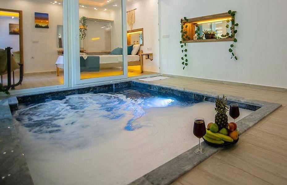 Kaş İslamlar'da Sakin Konumda, Isıtmalı Havuzlu, Balayı Villası-43184