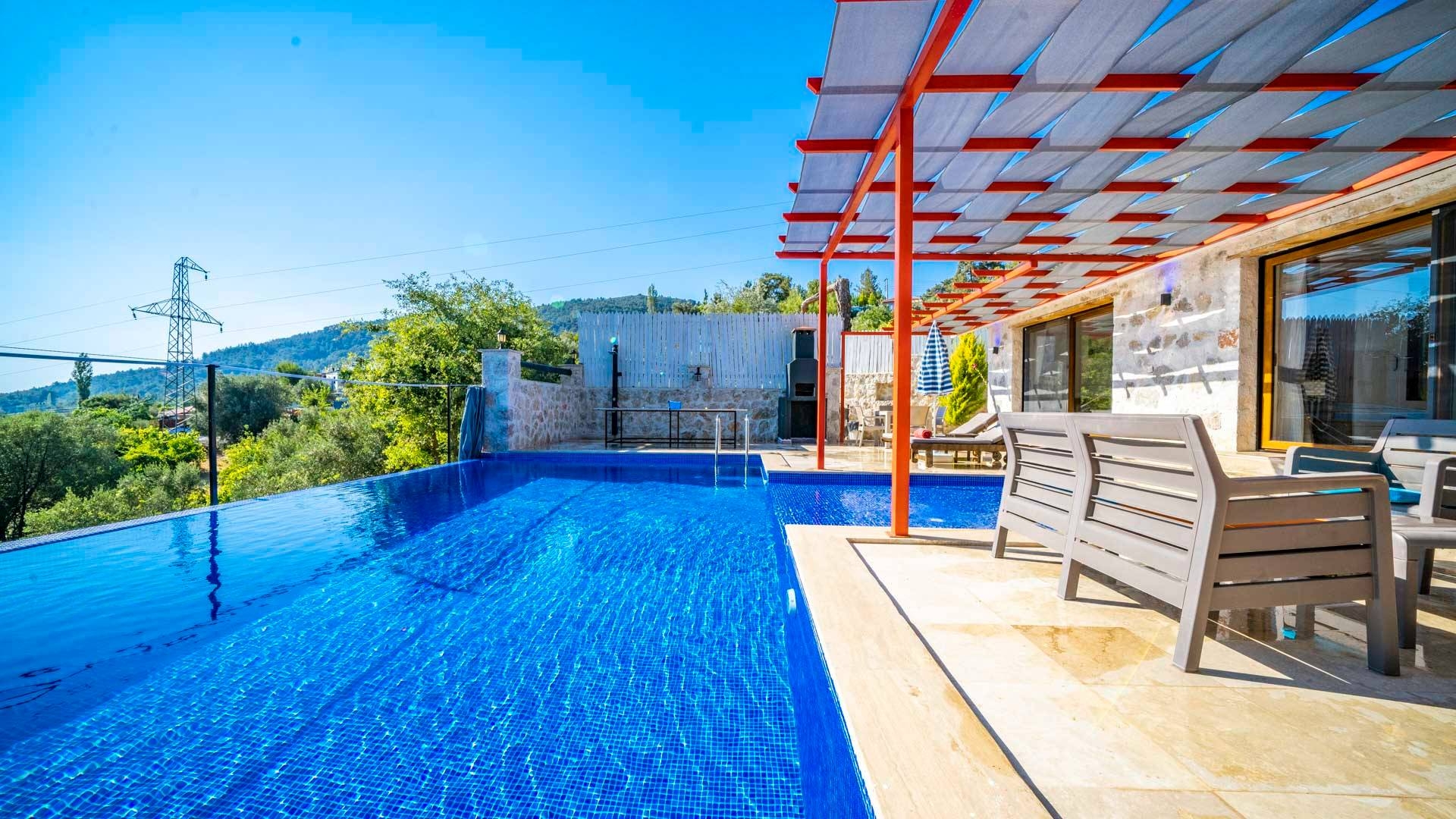 Kaş İslamlar'da Otantik Mimarili, Özel Sonsuzluk Havuzlu, Taş Villa