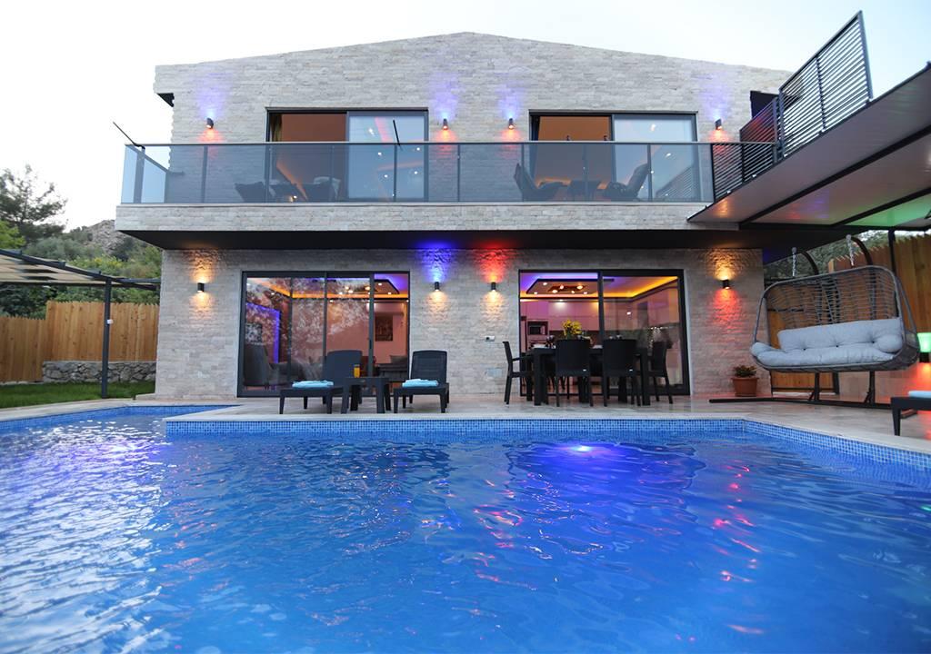 Kaş İslamlar'da Huzurlu Konumda, Özel Havuzlu, Kiralık Villa-42199