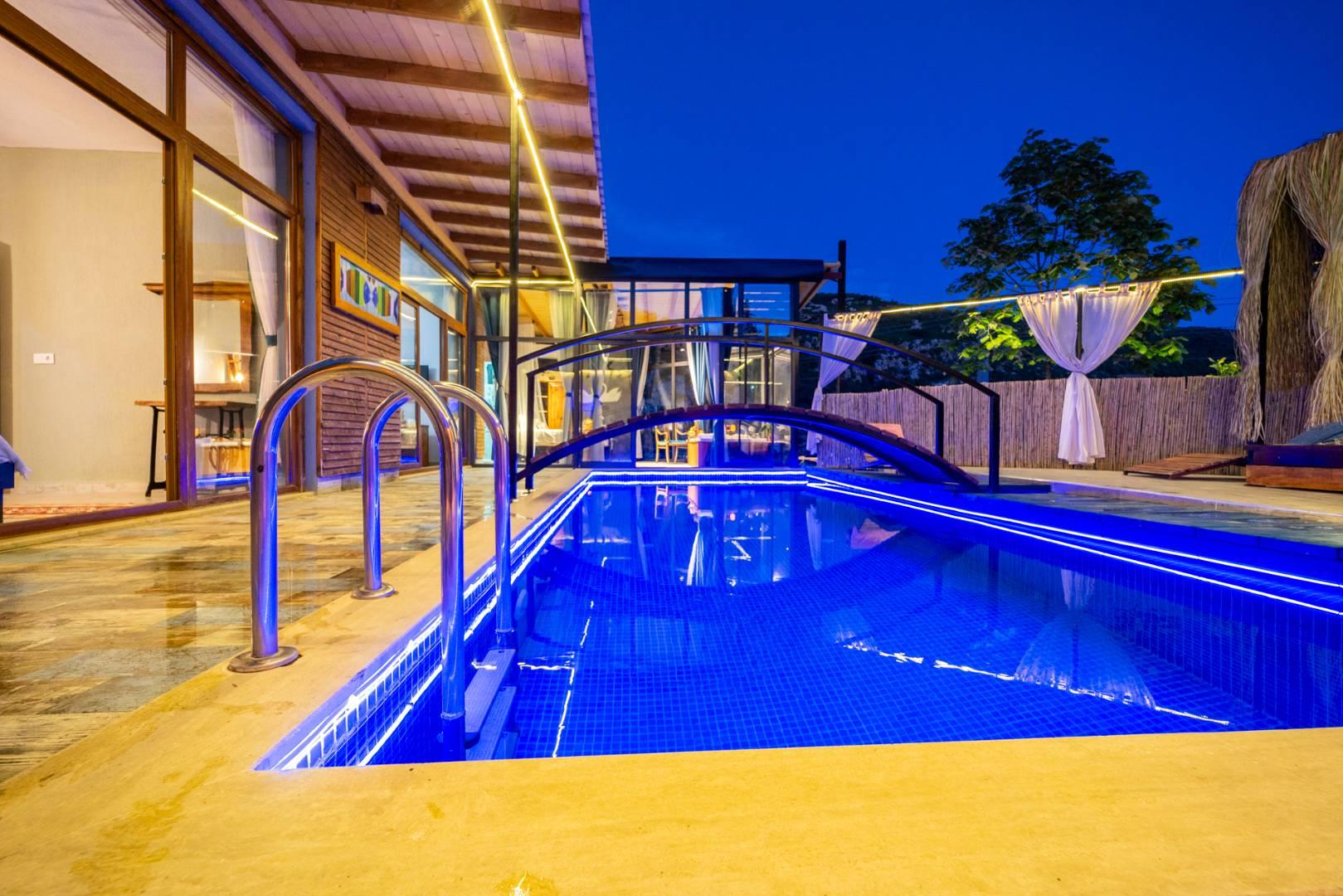 Kaş İslamlar'da Deniz Manzaralı, Havuzlu, Lüks Tatil Villası-37142