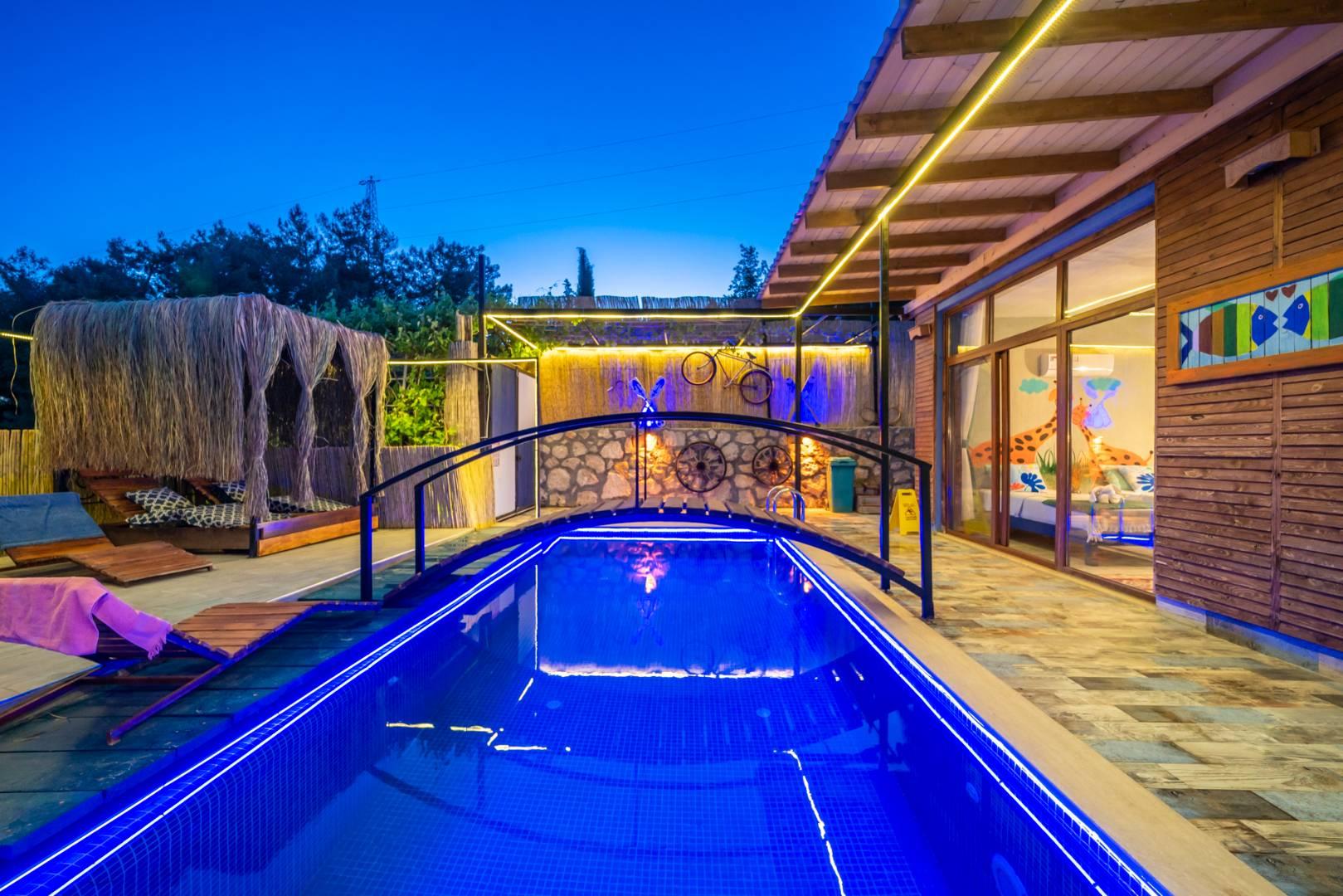 Kaş İslamlar'da Deniz Manzaralı, Havuzlu, Lüks Tatil Villası-37142