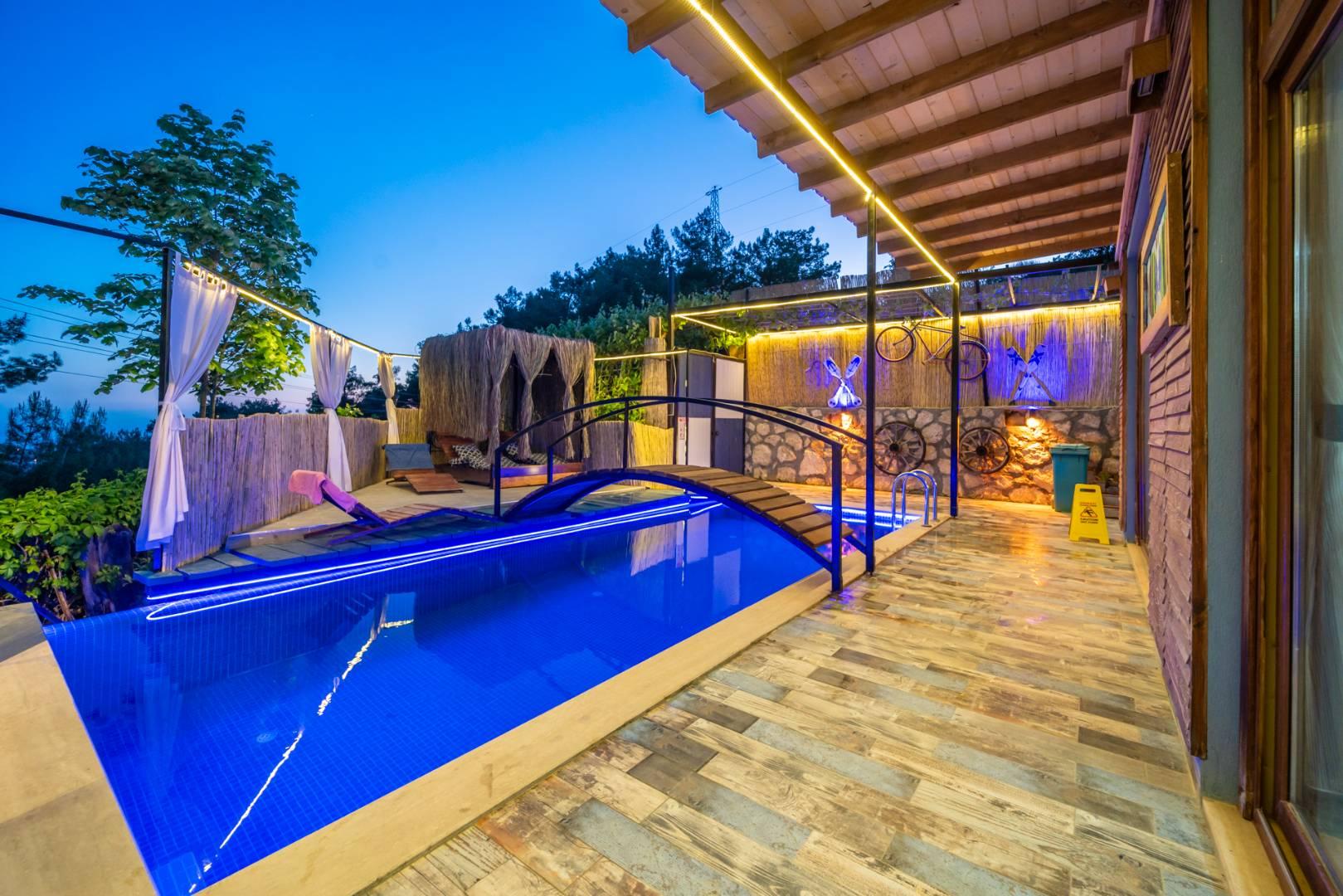 Kaş İslamlar'da Deniz Manzaralı, Havuzlu, Lüks Tatil Villası-37142