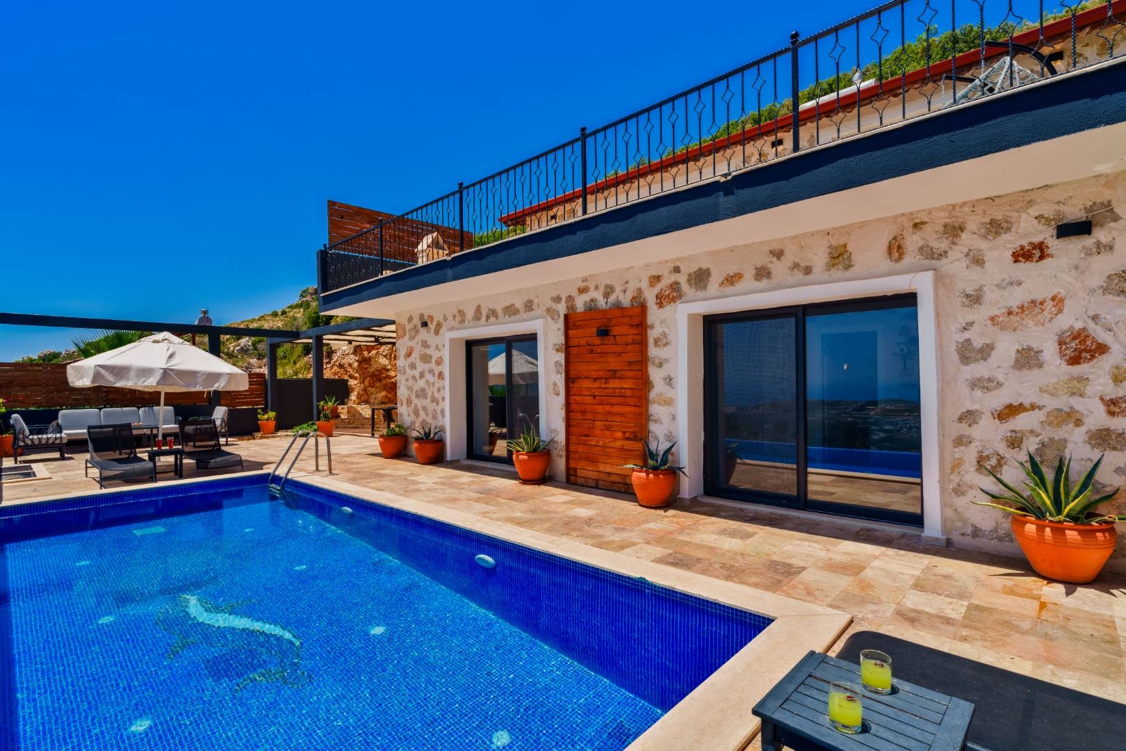 Kaş İslamlar'da Doğanın Kalbinde, Korunaklı Özel Havuzlu, Taş Villa