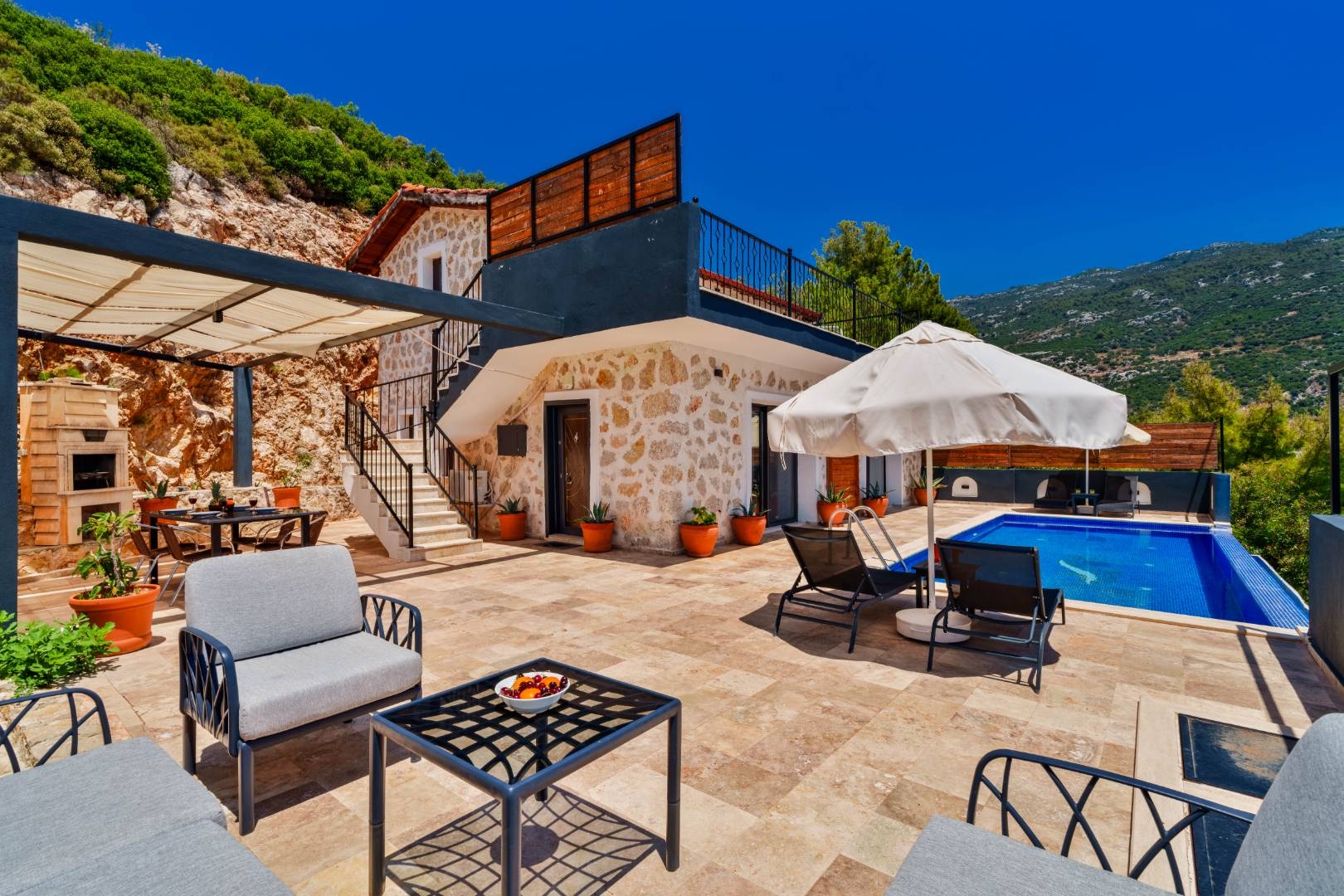 Kaş İslamlar'da Doğanın Kalbinde, Korunaklı Özel Havuzlu, Taş Villa