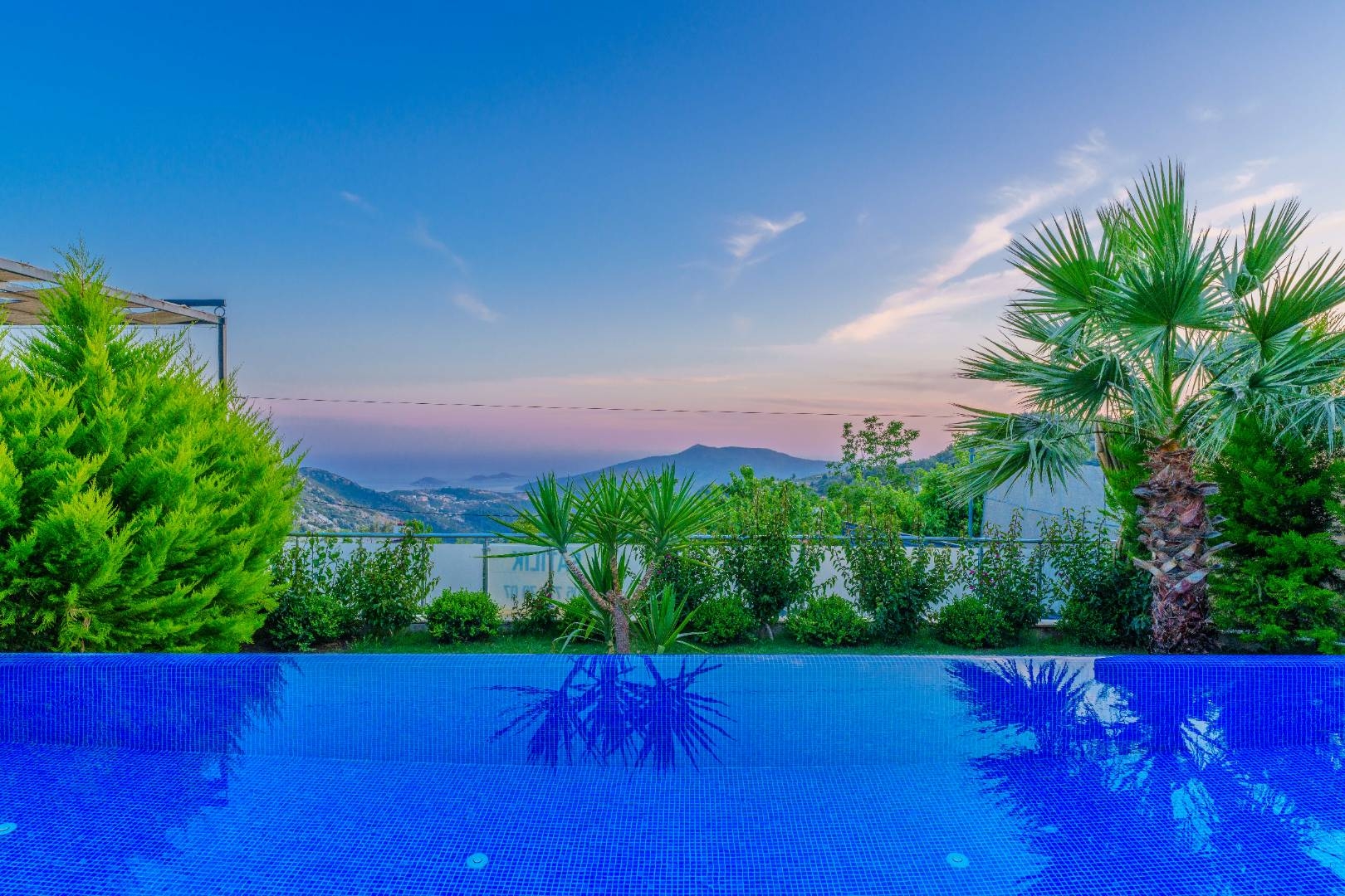 Kaş İslamlar'da Göz Alıcı Manzaraya Sahip, Özel Havuzlu, Şık Villa