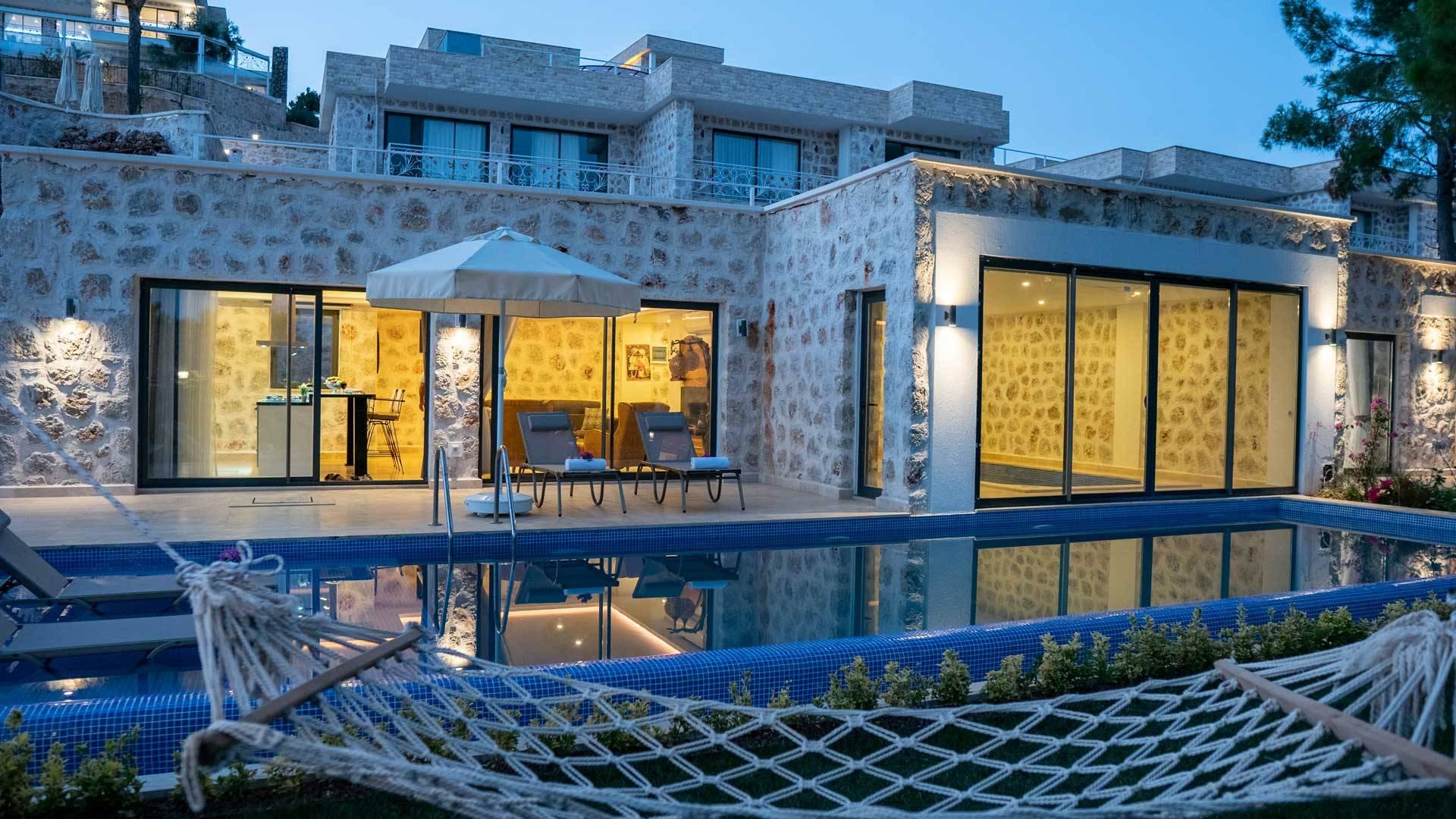 Kaş İslamlar'da Taş Mimarili, Kapalı Havuzlu, Bahçeli Villa-36036