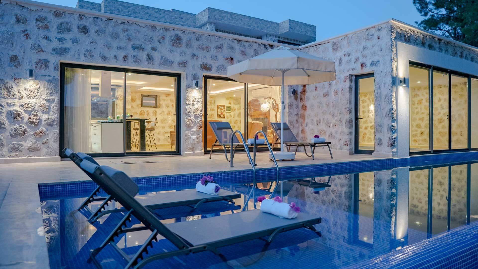 Kaş İslamlar'da Taş Mimarili, Kapalı Havuzlu, Bahçeli Villa-36036