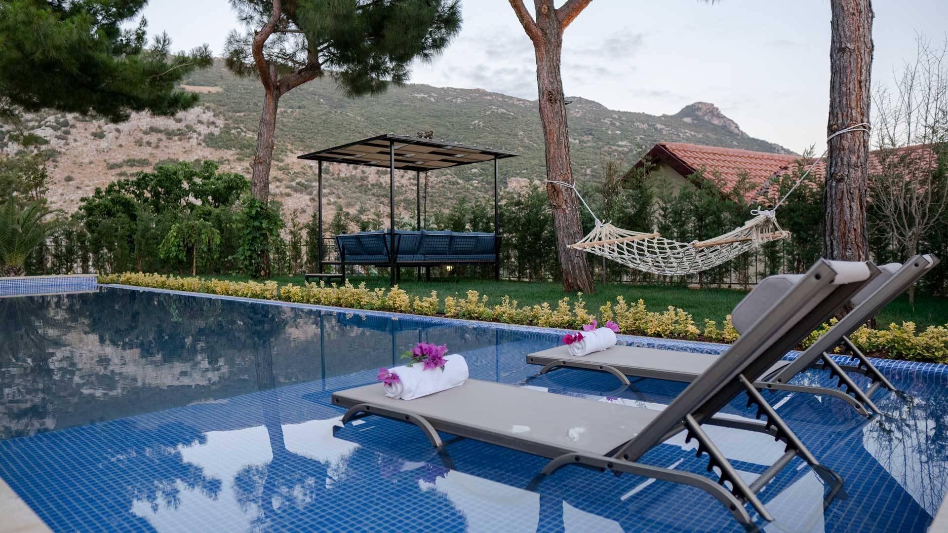 Kaş İslamlar'da Taş Mimarili, Kapalı Havuzlu, Bahçeli Villa-36036