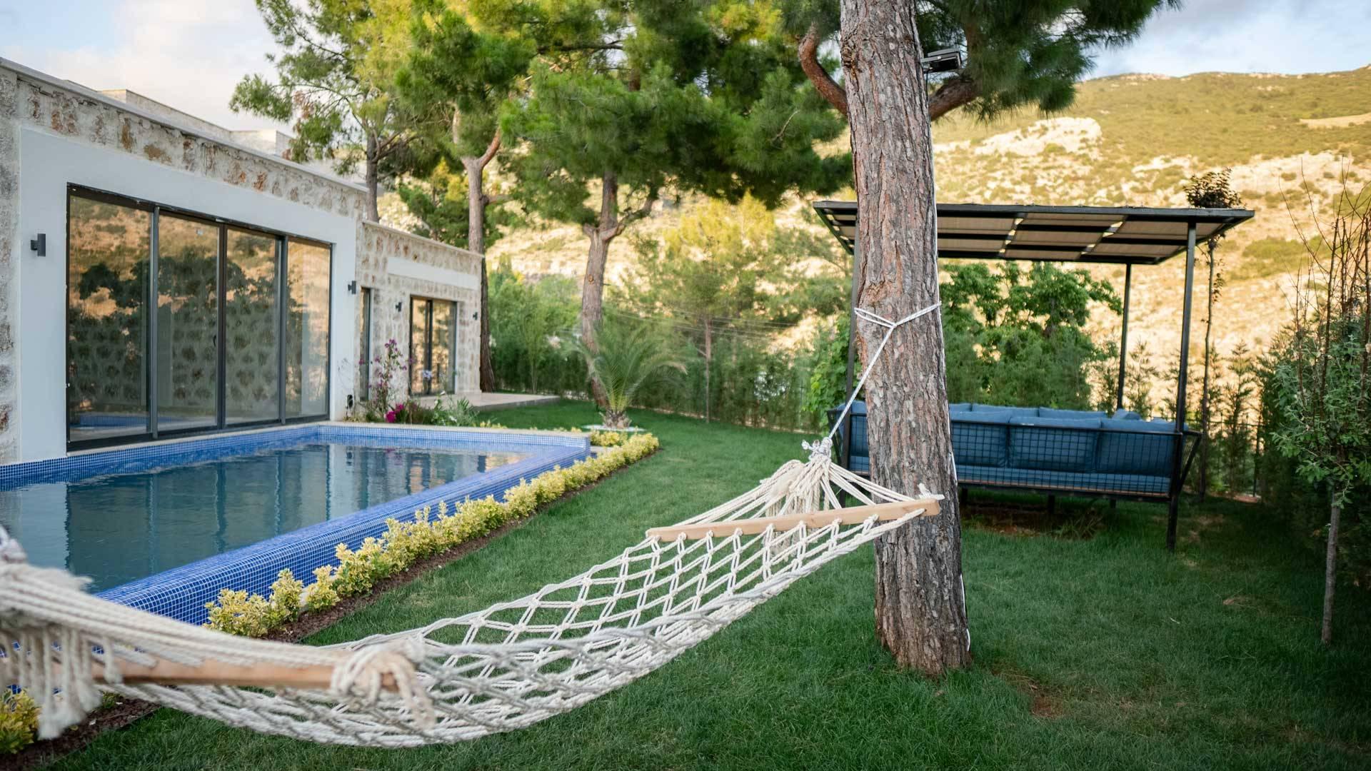 Kaş İslamlar'da Taş Mimarili, Kapalı Havuzlu, Bahçeli Villa-36036