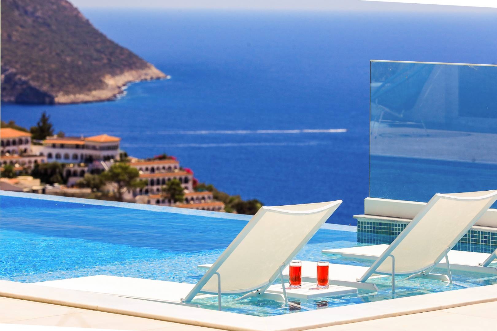 Kaş Kalkan'da Deniz Manzaralı, Sonsuzluk Havuzlu, Lüks Villa