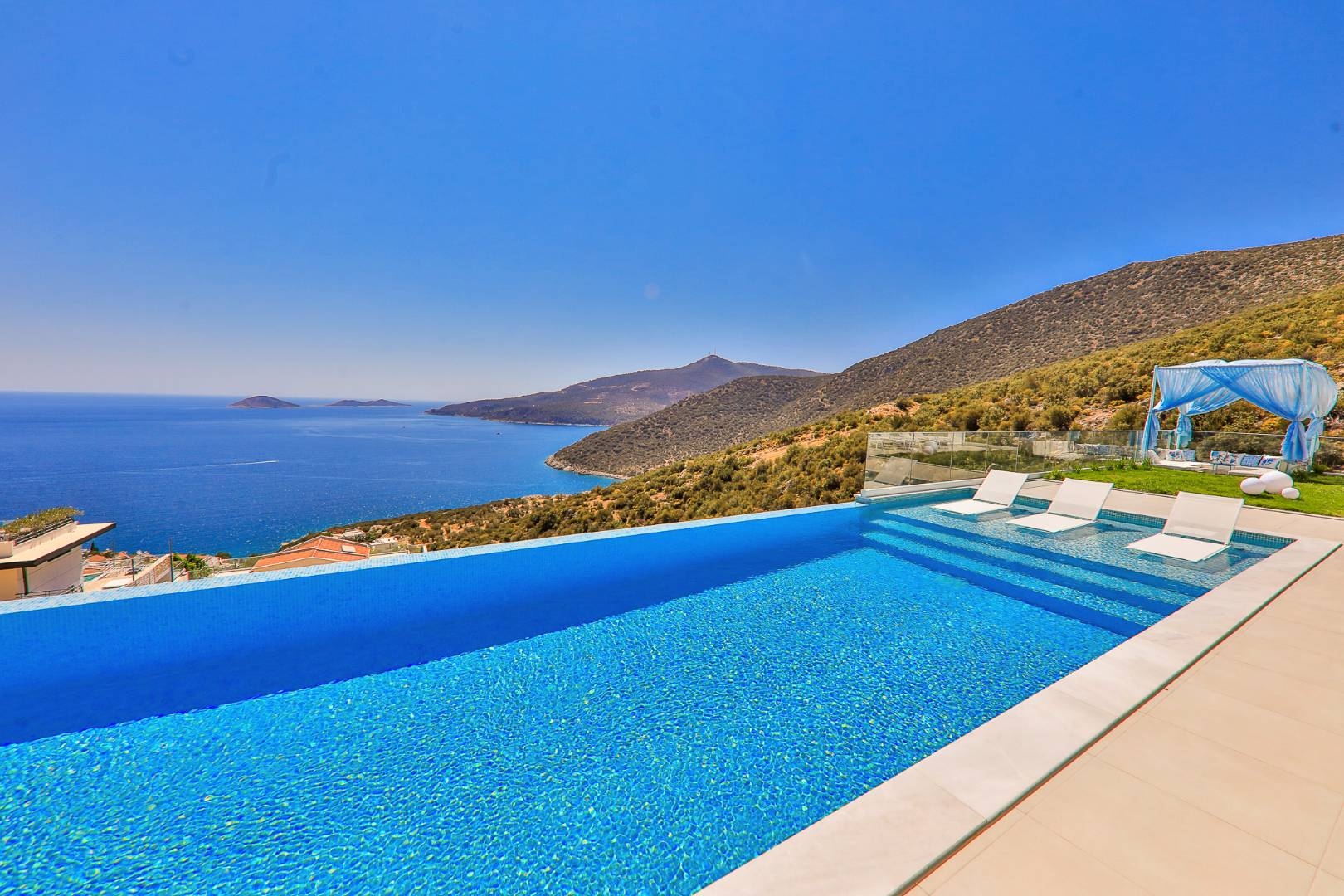 Kaş Kalkan'da Deniz Manzaralı, Sonsuzluk Havuzlu, Lüks Villa